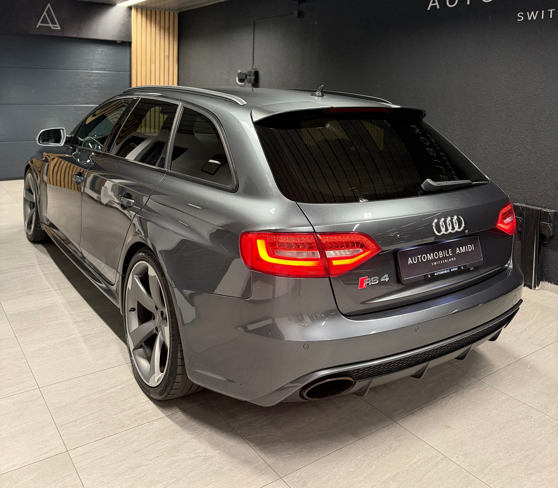 AUDI RS4 Avant 4.2 FSI V8 quattro S-tronic, Schalensitze!-showroom-element-2