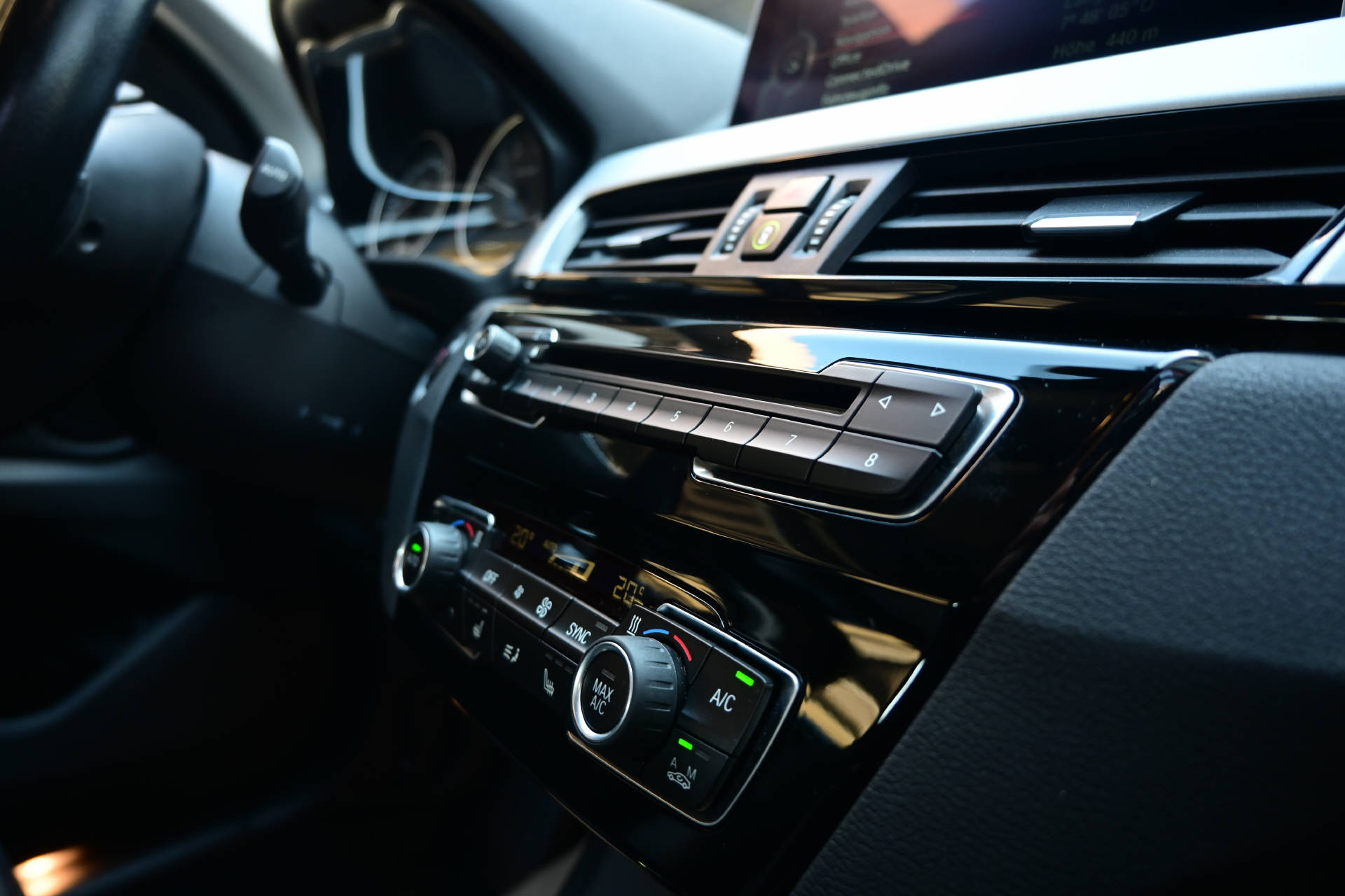 BMW X1 20d xDrive SAG-image-11