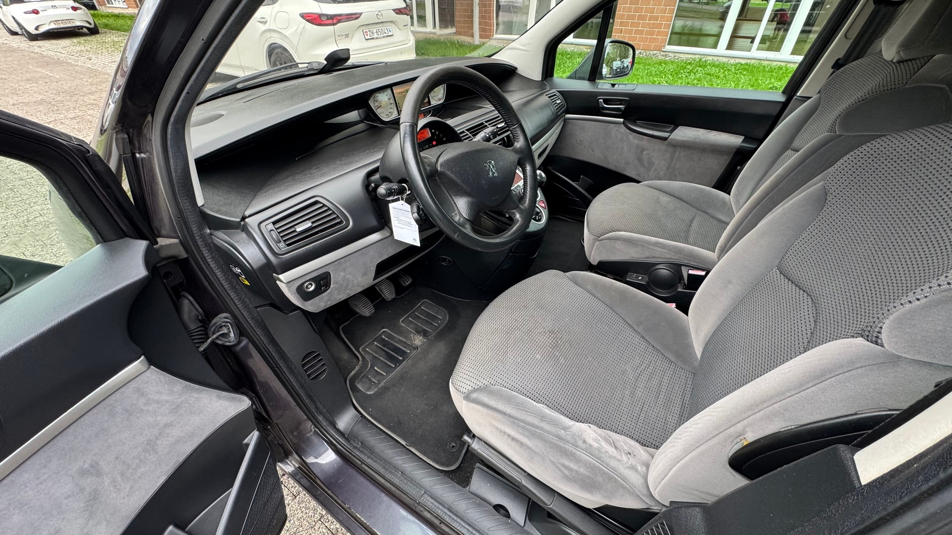 PEUGEOT 807 2.0 16V HDi Family+ 7 Plätze-image-5