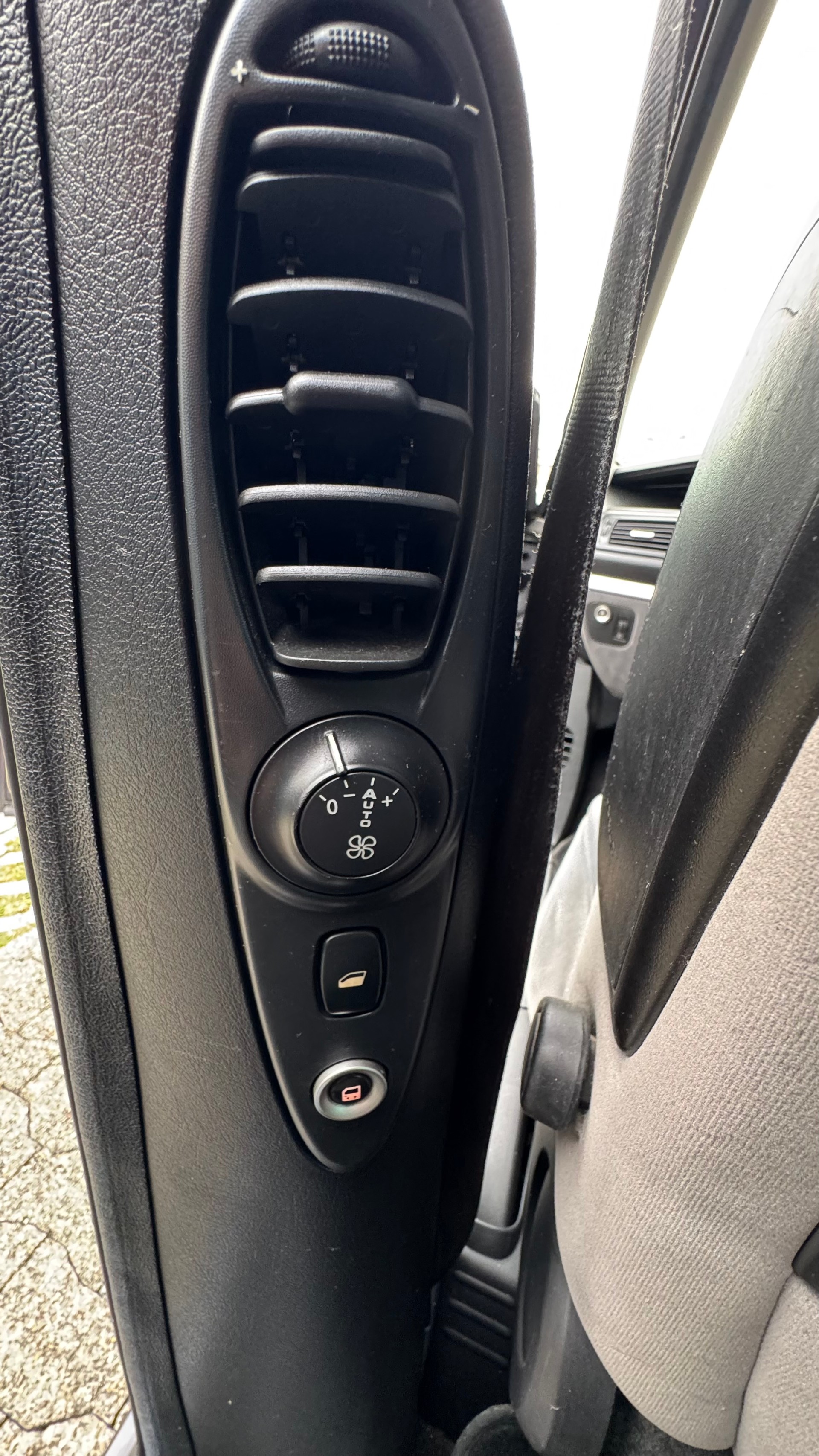 PEUGEOT 807 2.0 16V HDi Family+ 7 Plätze-image-7