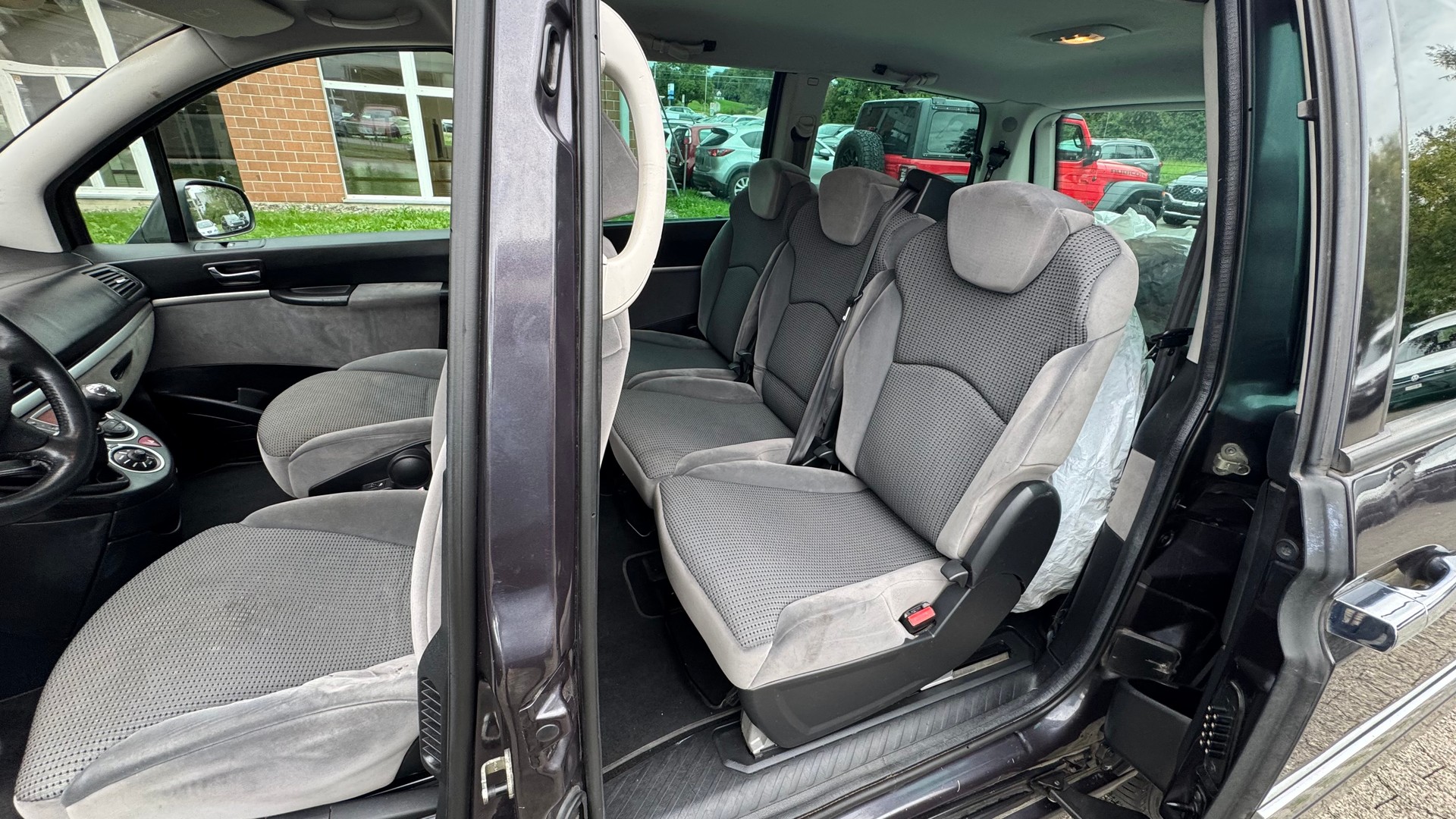 PEUGEOT 807 2.0 16V HDi Family+ 7 Plätze-image-6