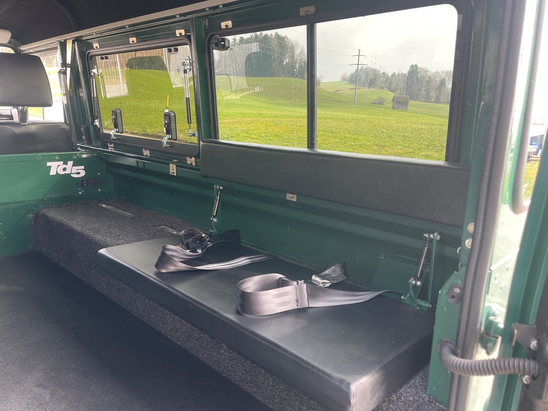 LAND ROVER DEFENDER 110 2.5 Td5 HT-image-15