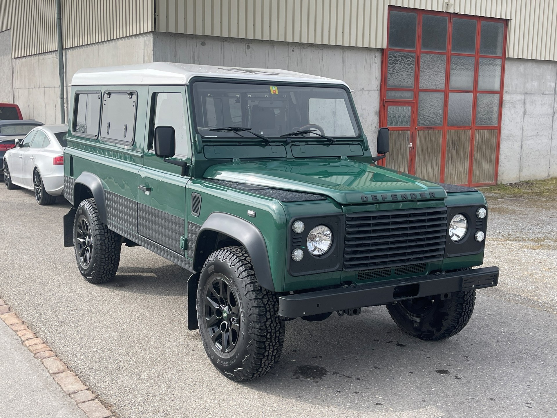 LAND ROVER DEFENDER 110 2.5 Td5 HT-image-3
