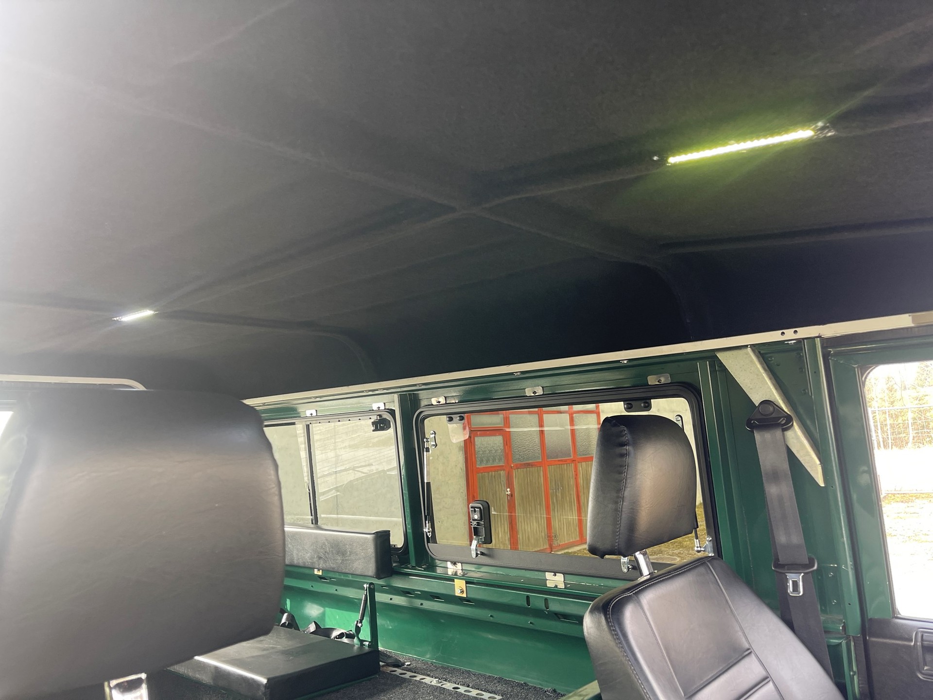 LAND ROVER DEFENDER 110 2.5 Td5 HT-image-12