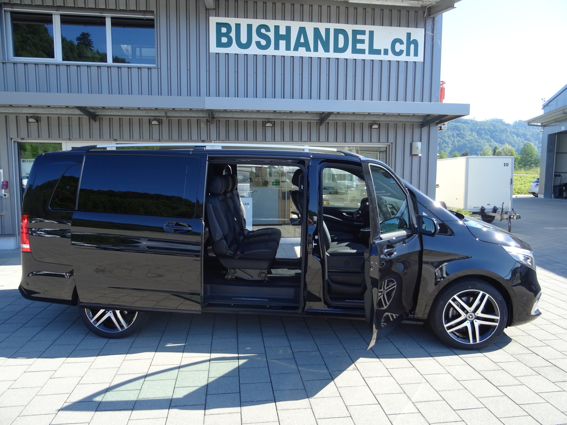 MERCEDES-BENZ V300 d 4Matic SWISS Edition-image-3