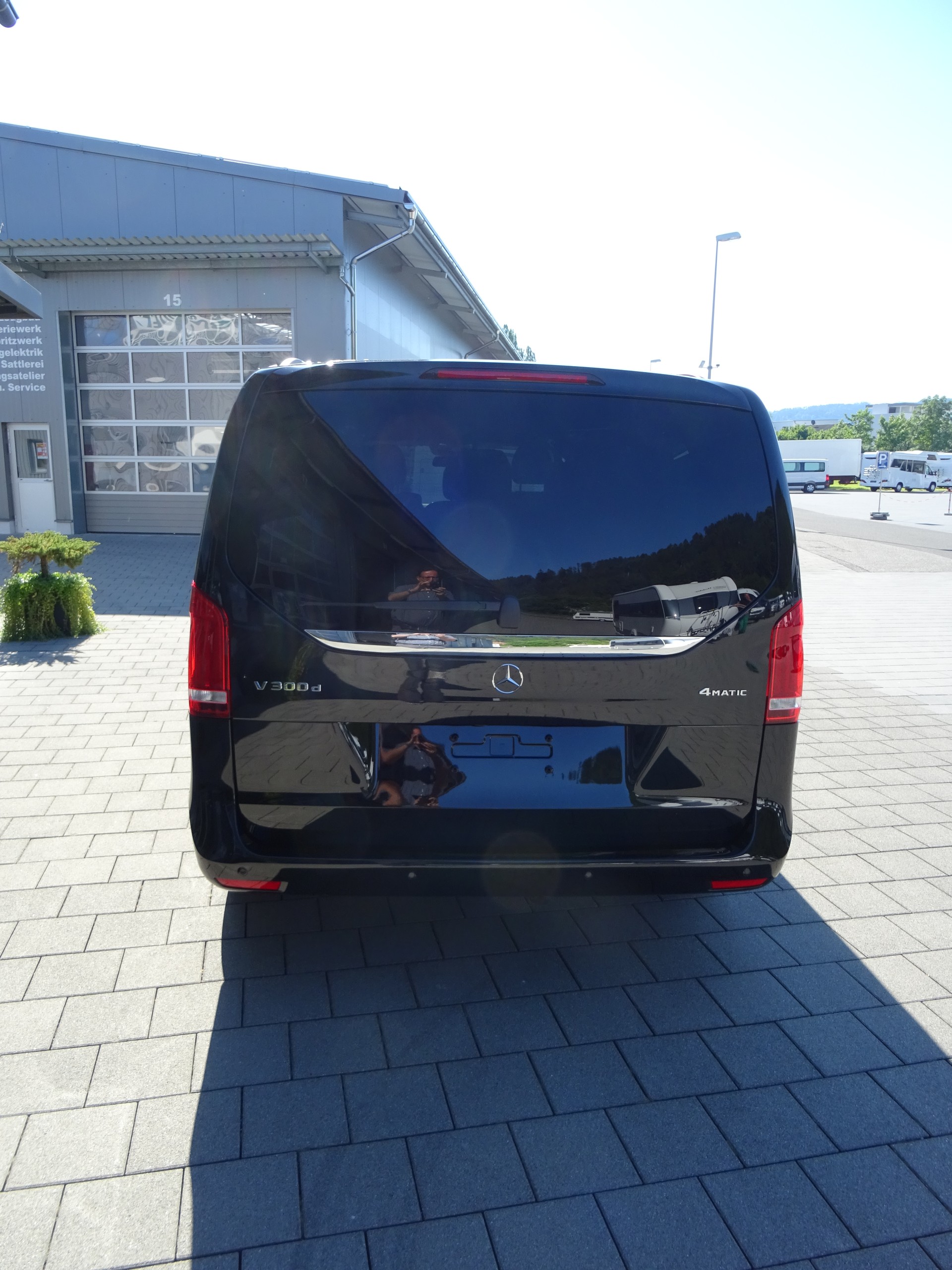 MERCEDES-BENZ V300 d 4Matic SWISS Edition-image-4