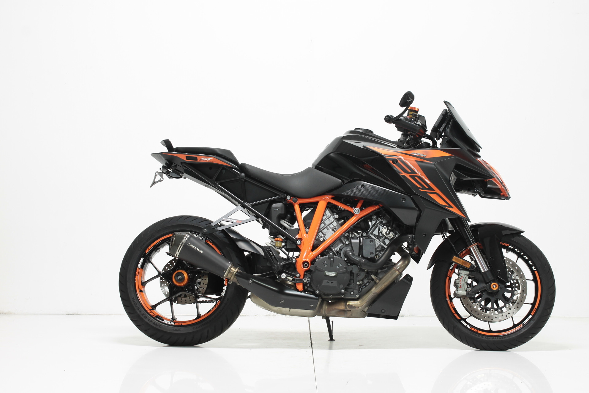 KTM 1290 Super Duke GT-image-2
