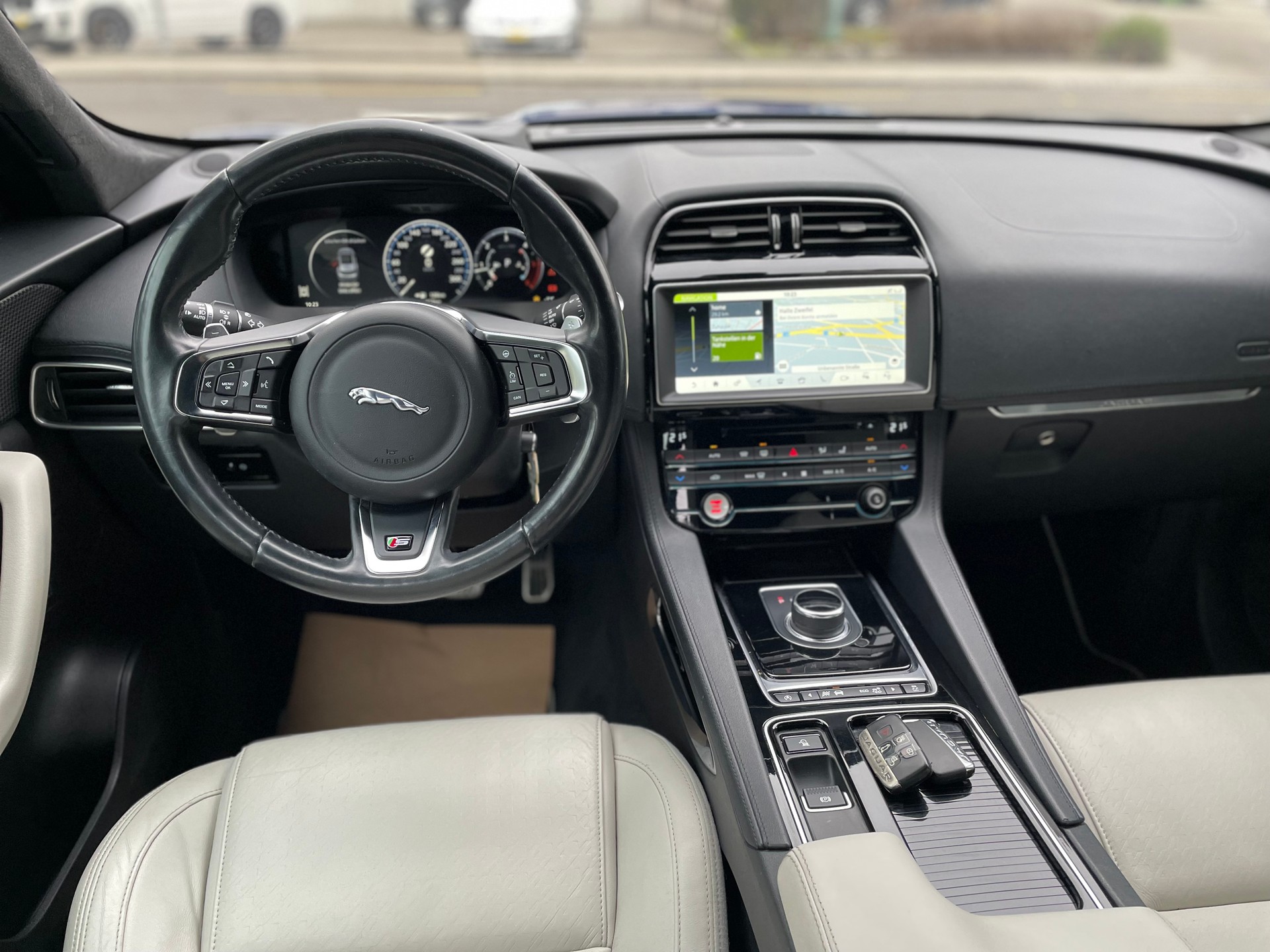 JAGUAR F-Pace 3.0 TD R-Sport AWD Automatik-image-11