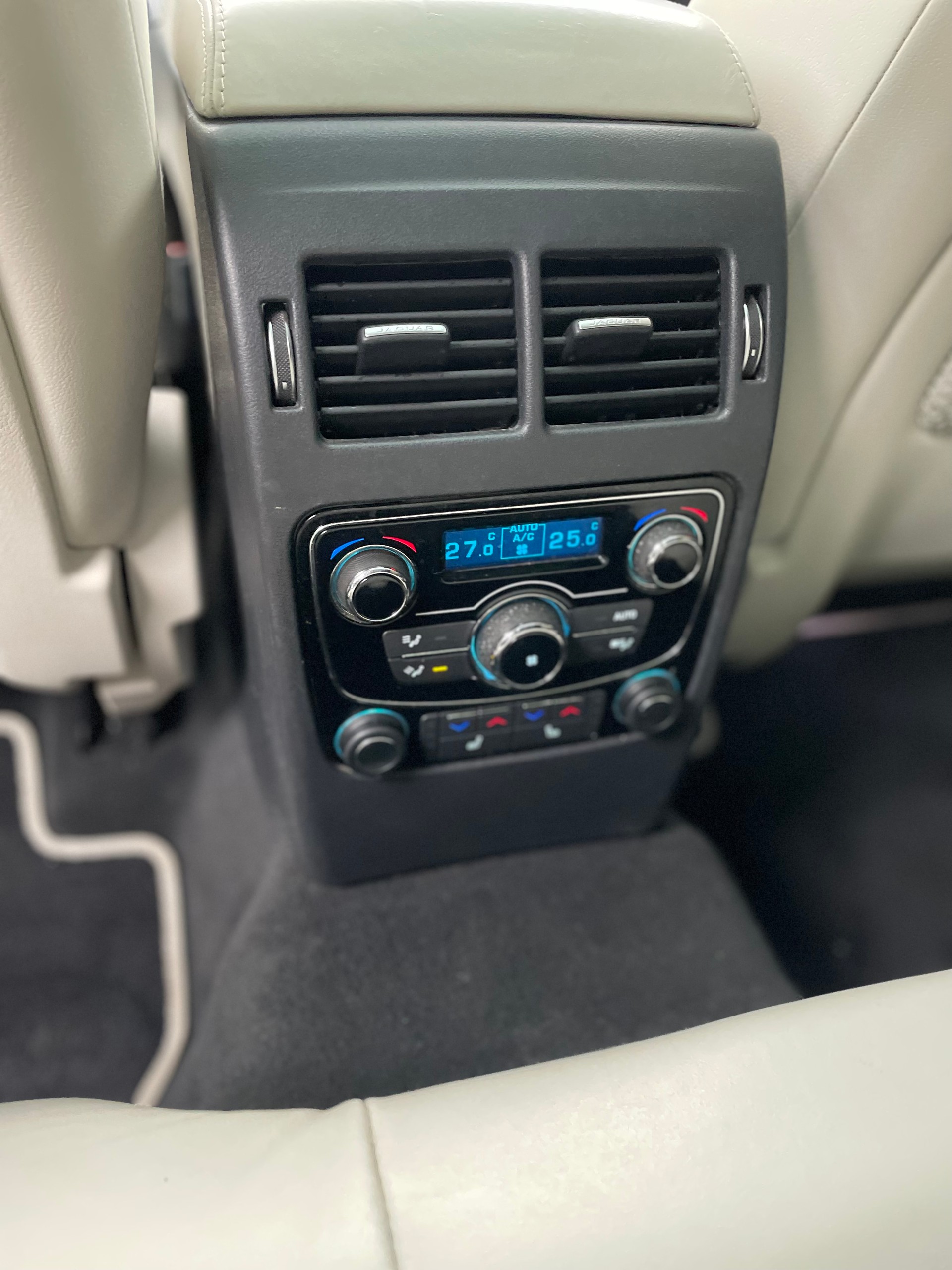JAGUAR F-Pace 3.0 TD R-Sport AWD Automatik-image-15