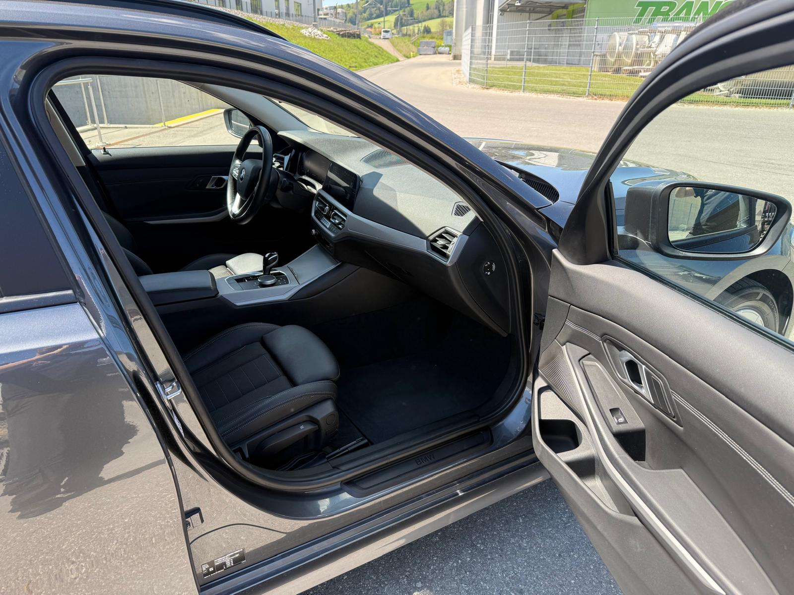 BMW 320d xDrive 48V Touring Steptronic-image-21