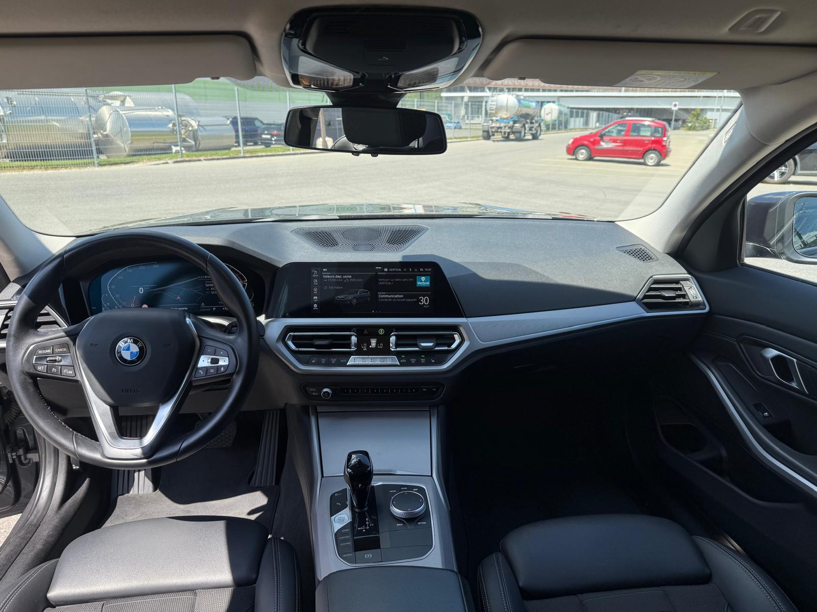 BMW 320d xDrive 48V Touring Steptronic-image-11