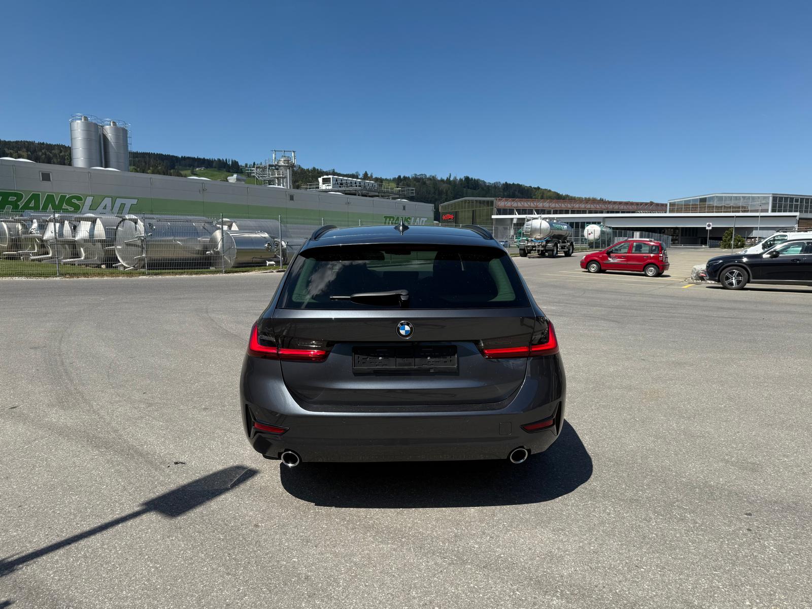 BMW 320d xDrive 48V Touring Steptronic-image-5