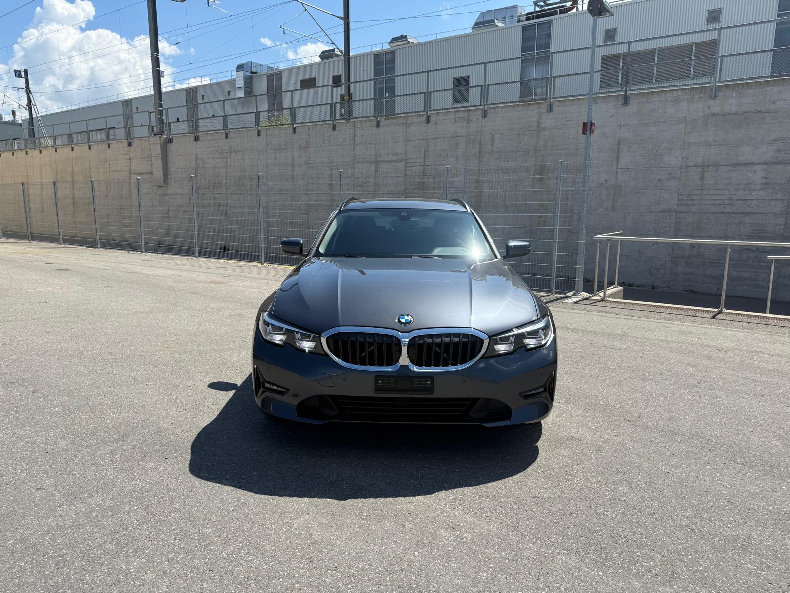 BMW 320d xDrive 48V Touring Steptronic-showroom-element-1