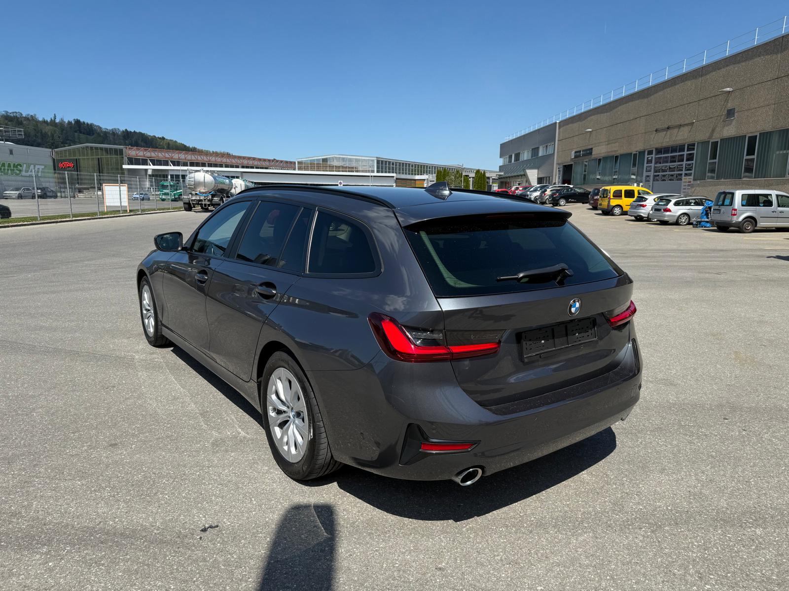 BMW 320d xDrive 48V Touring Steptronic-image-6
