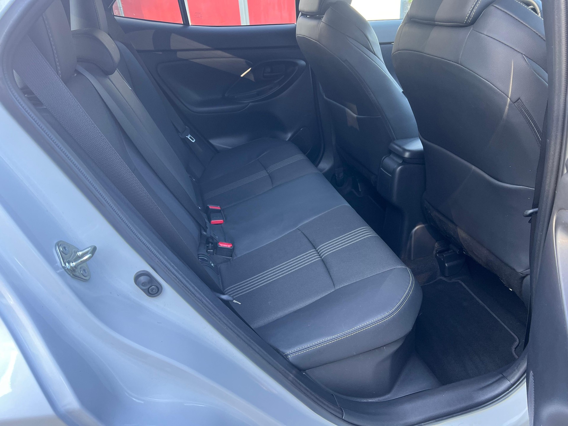 TOYOTA Yaris Cross 1.5 VVT-i HSD Adventure AWD-i-image-11