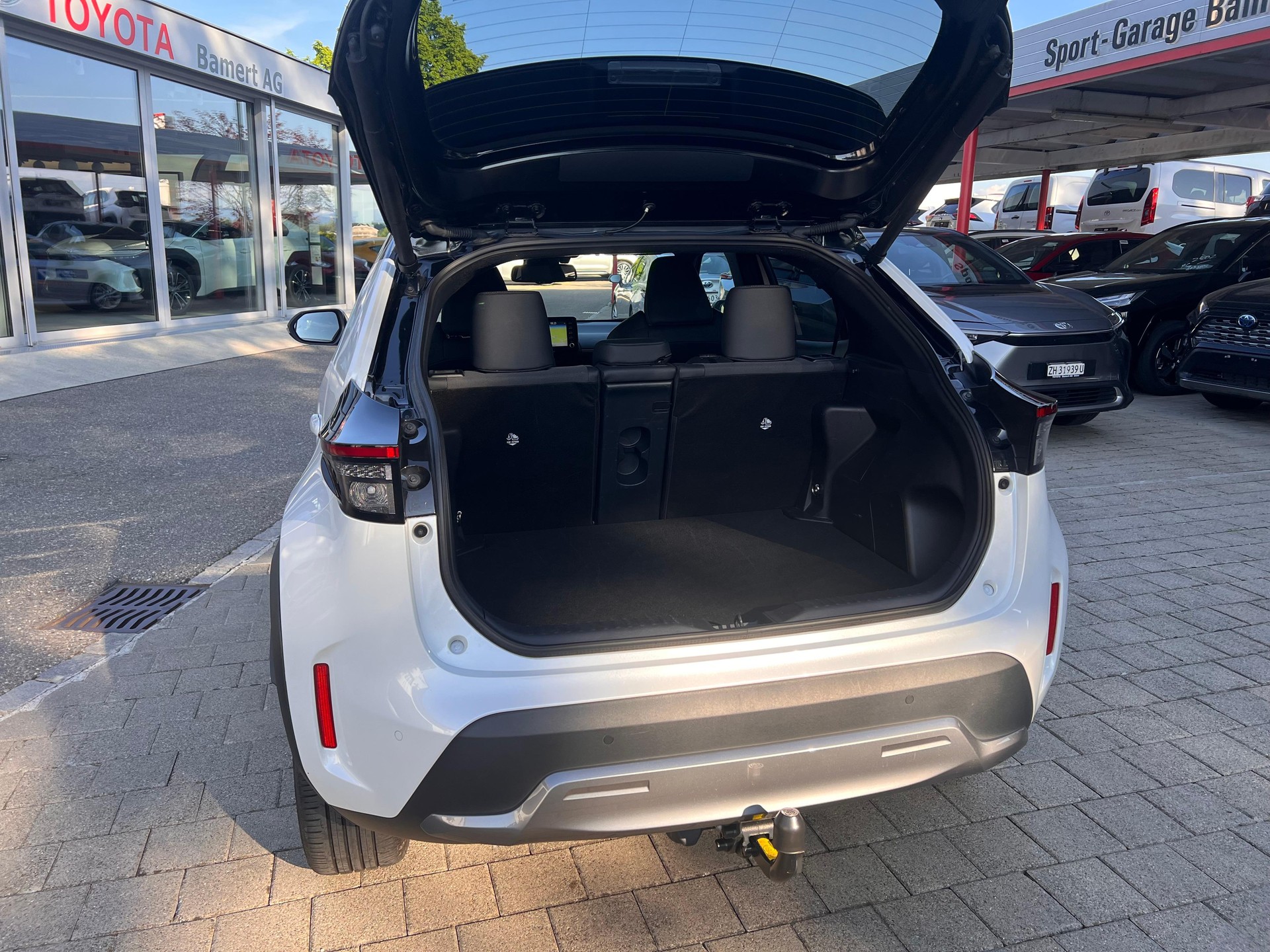 TOYOTA Yaris Cross 1.5 VVT-i HSD Adventure AWD-i-image-6