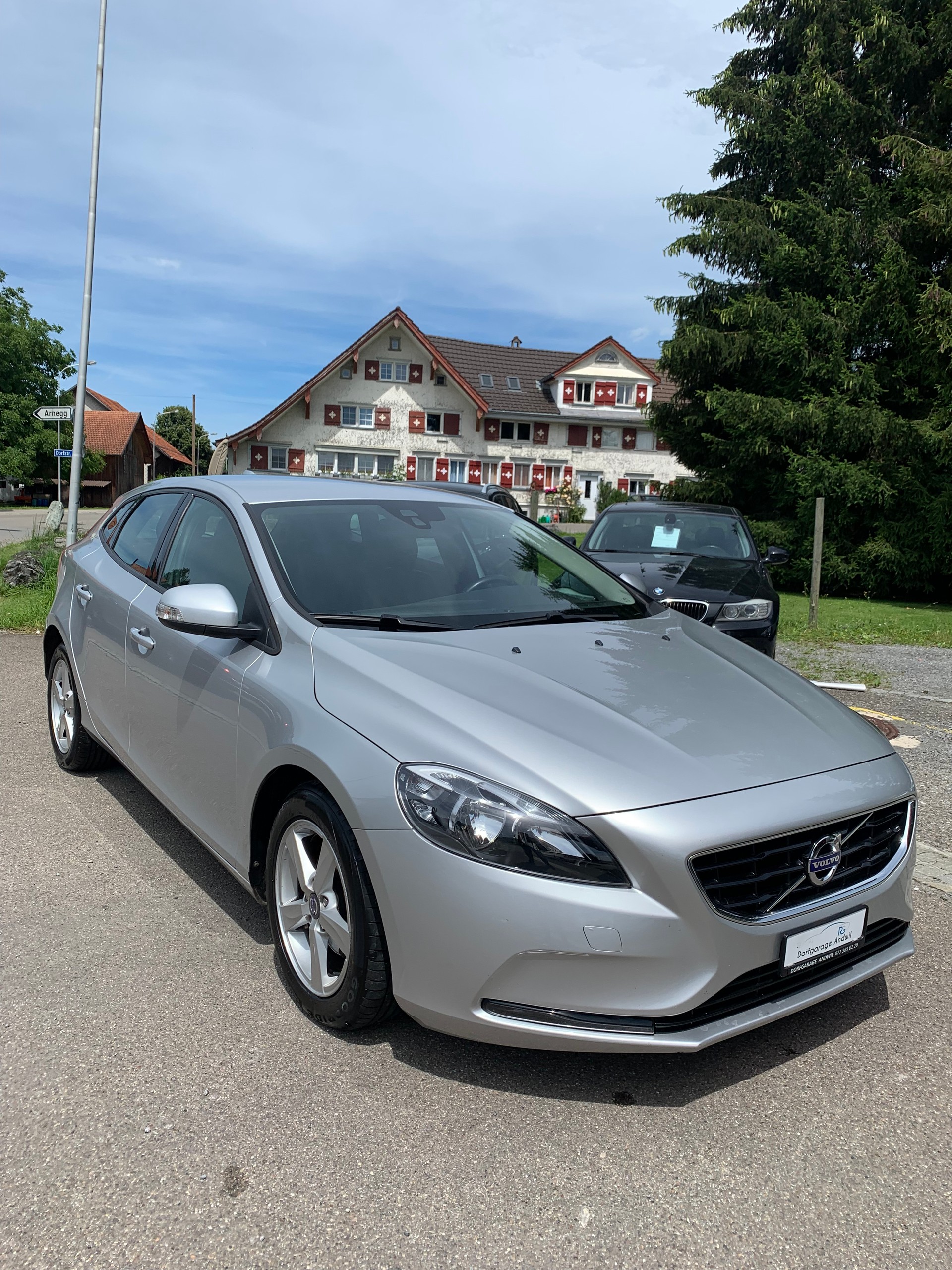 VOLVO V40 D2-image-4