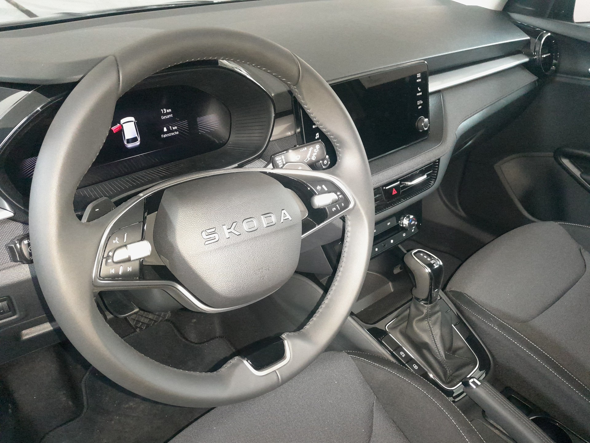 SKODA Fabia 1.0 TSI Dynamic DSG-image-10