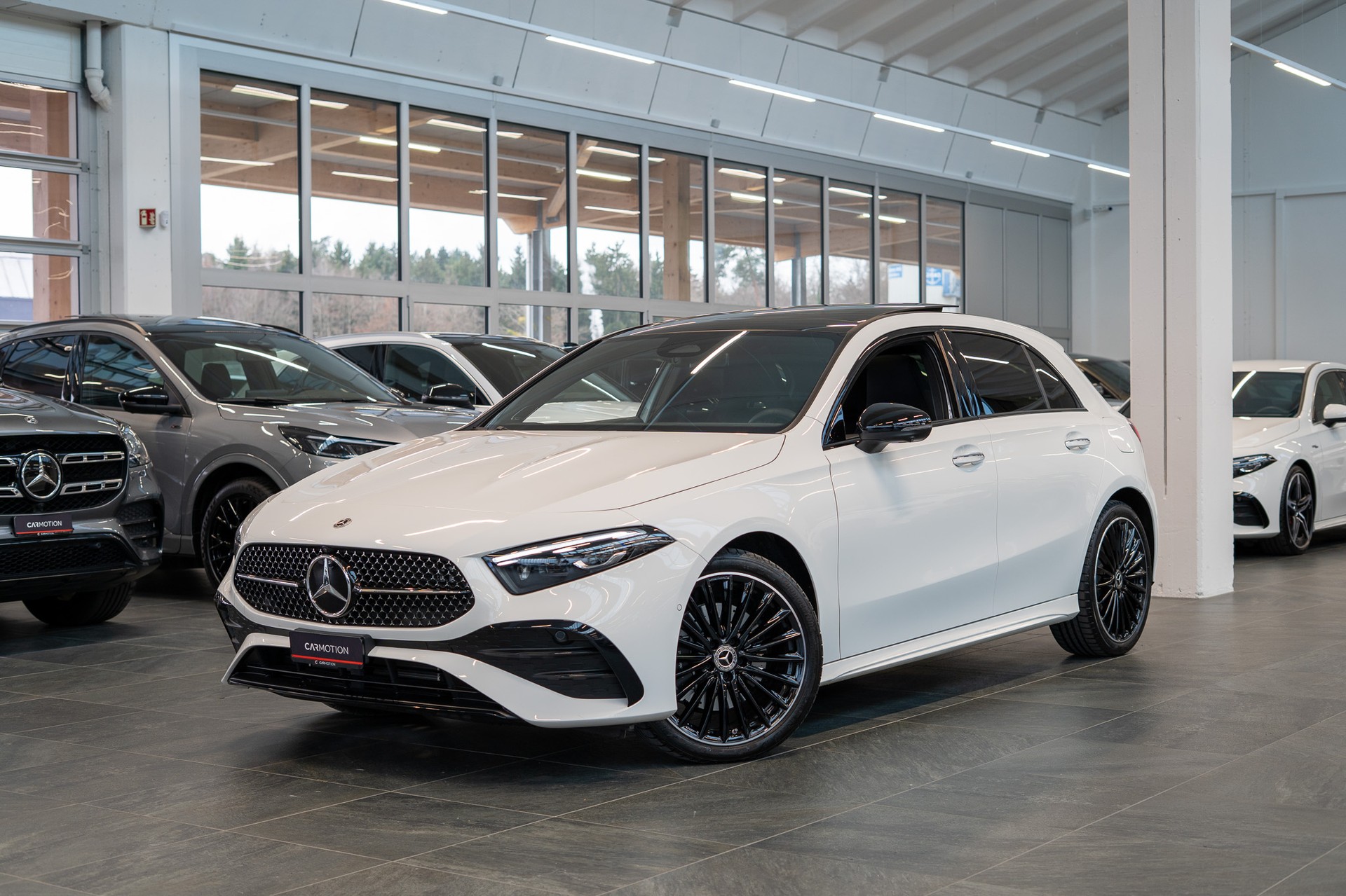 MERCEDES-BENZ A 250 e AMG Line / CH Fahrzeug / Panorama / HeadUp