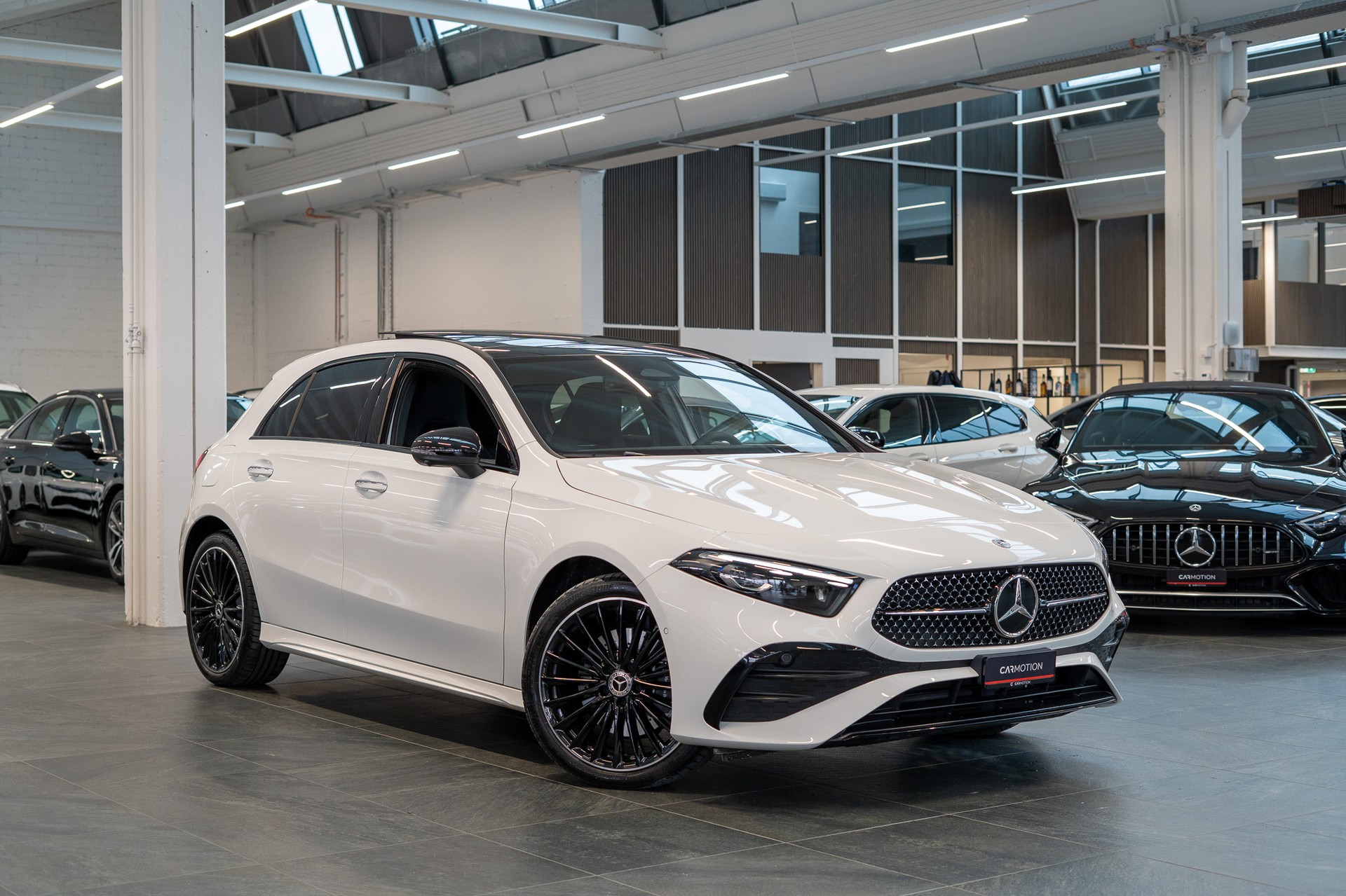 MERCEDES-BENZ A 250 e AMG Line / CH Fahrzeug / Panorama / HeadUp-showroom-element-2