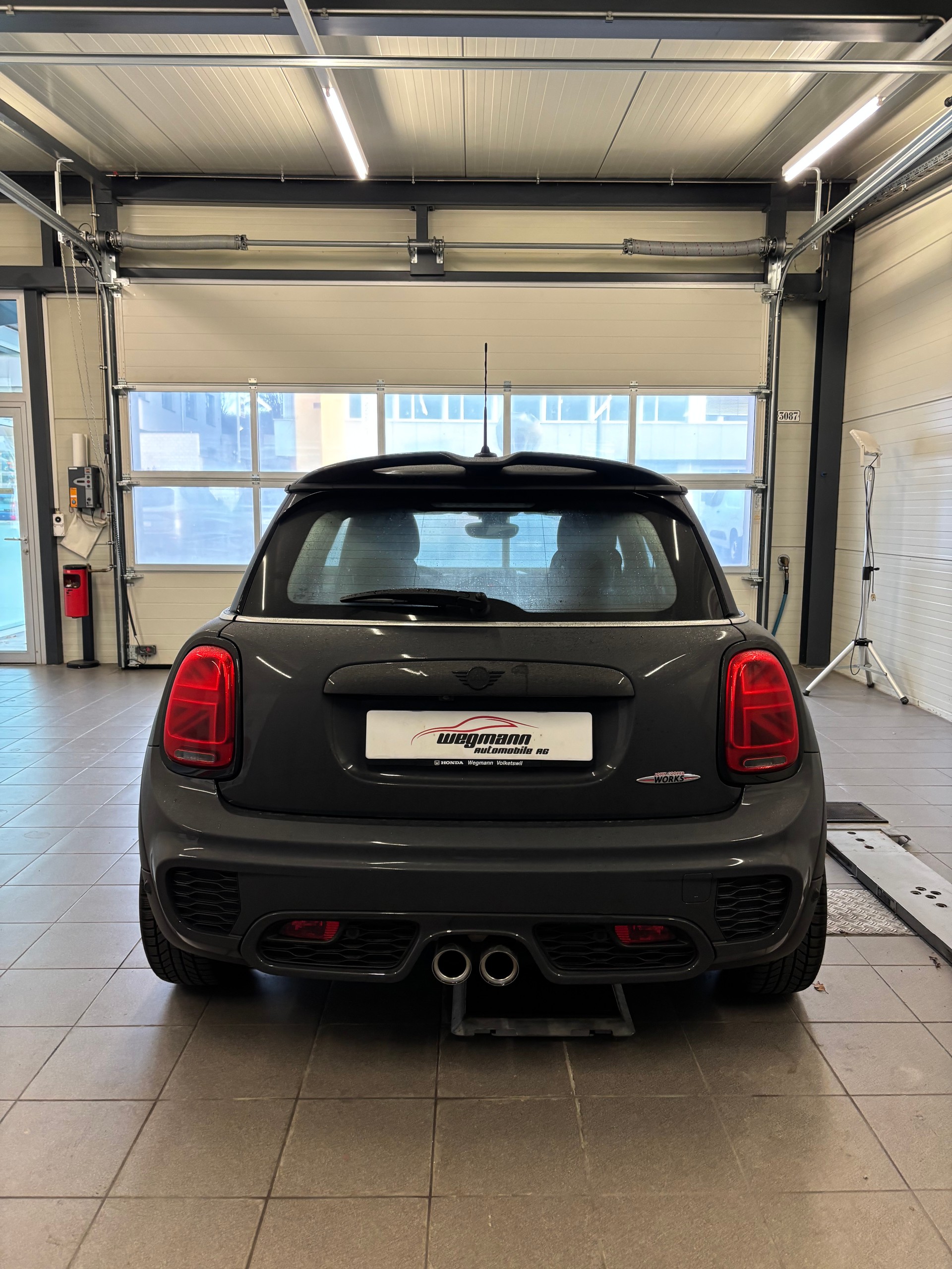 MINI Cooper John Cooper Works Steptronic-image-4