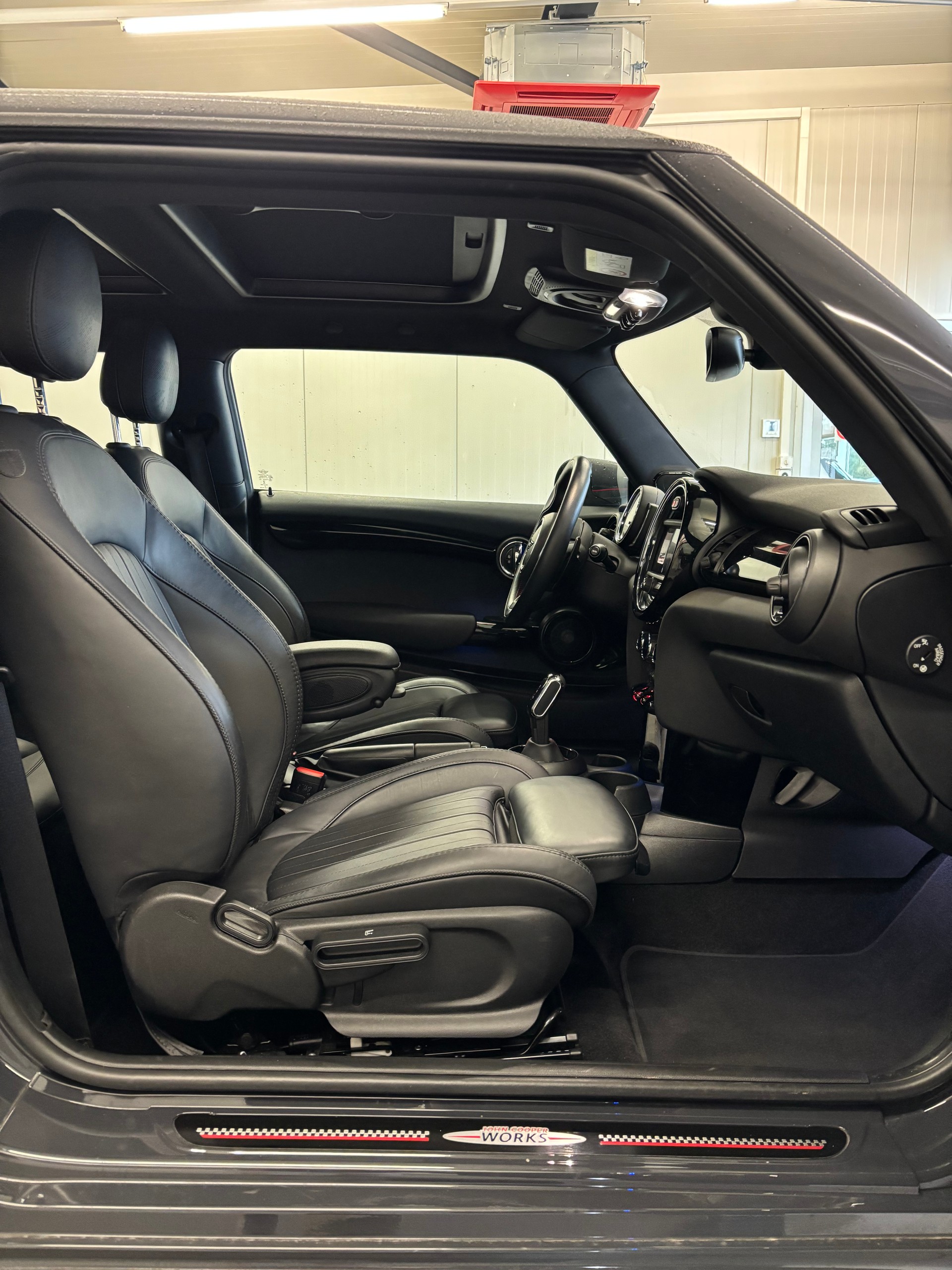 MINI Cooper John Cooper Works Steptronic-image-12