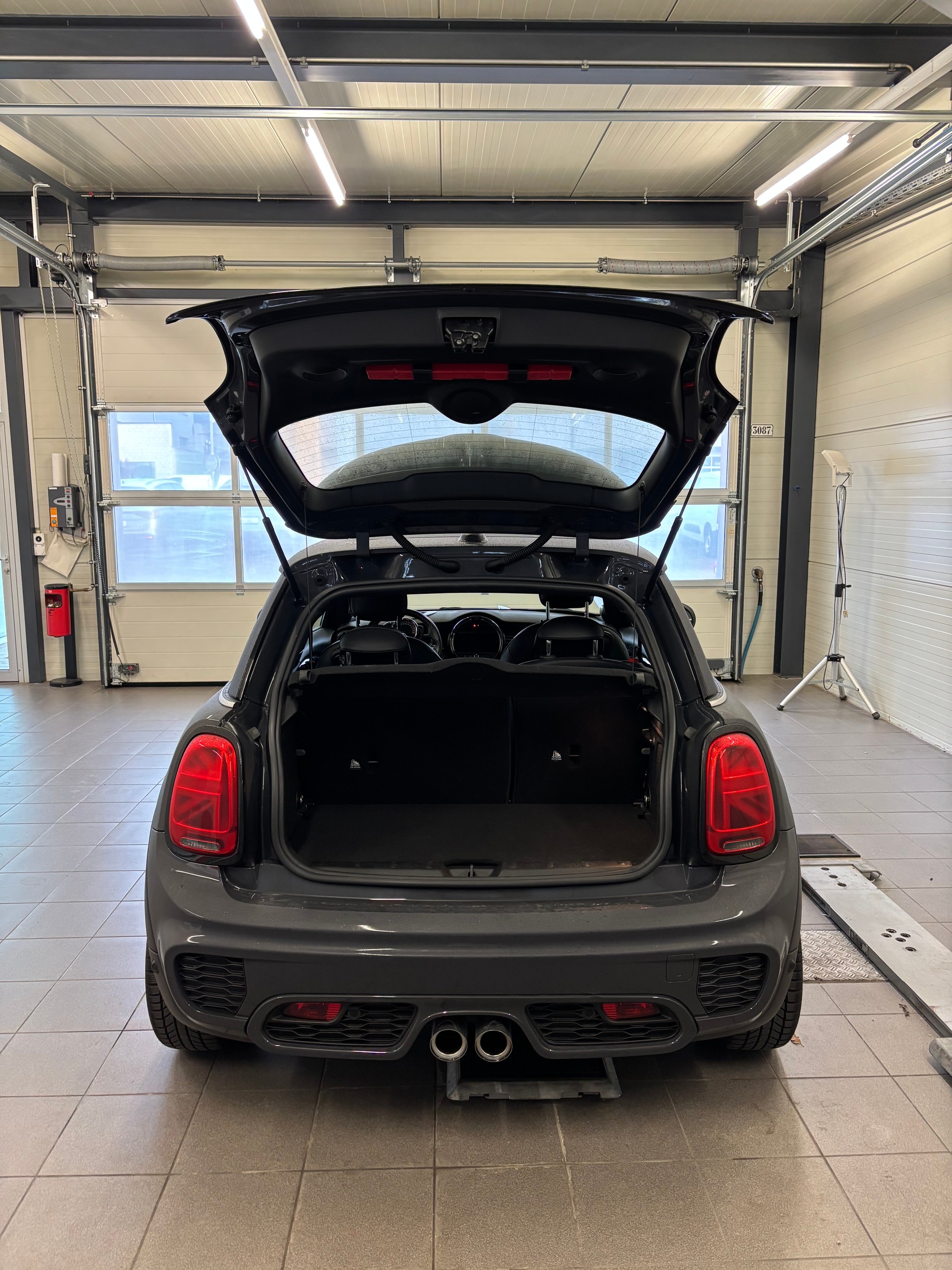 MINI Cooper John Cooper Works Steptronic-image-14