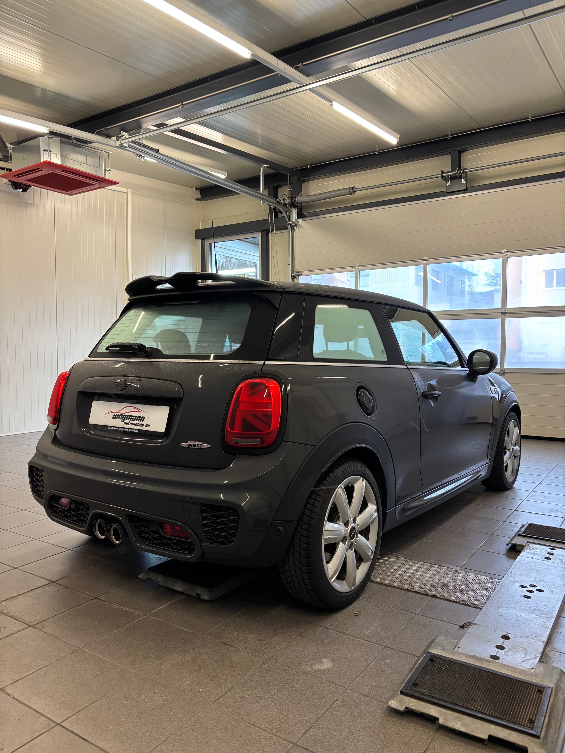 MINI Cooper John Cooper Works Steptronic-showroom-element-3