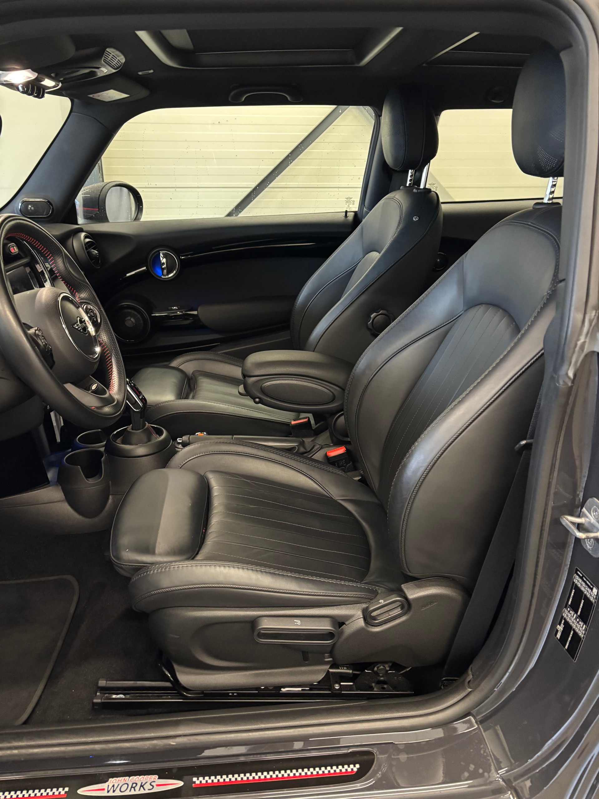 MINI Cooper John Cooper Works Steptronic-image-8