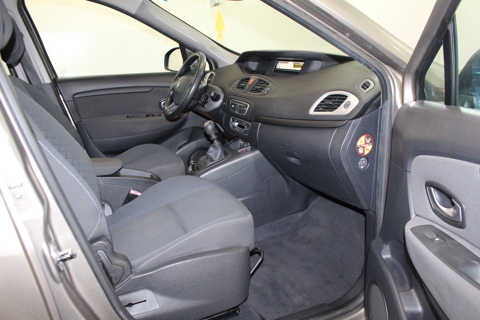 RENAULT Grand Scénic 1.6 110 Expression 5P-image-10