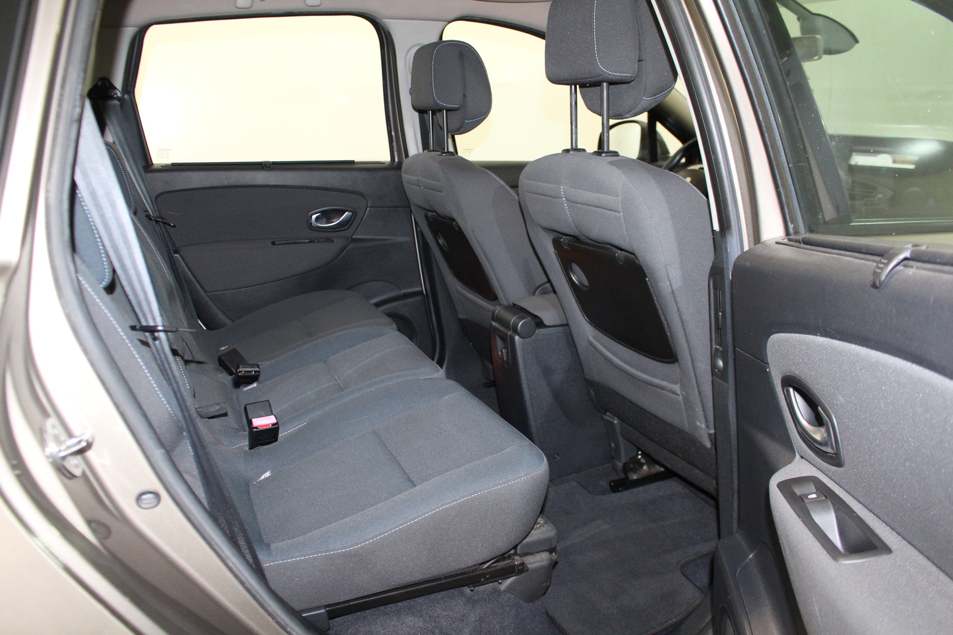 RENAULT Grand Scénic 1.6 110 Expression 5P-image-9