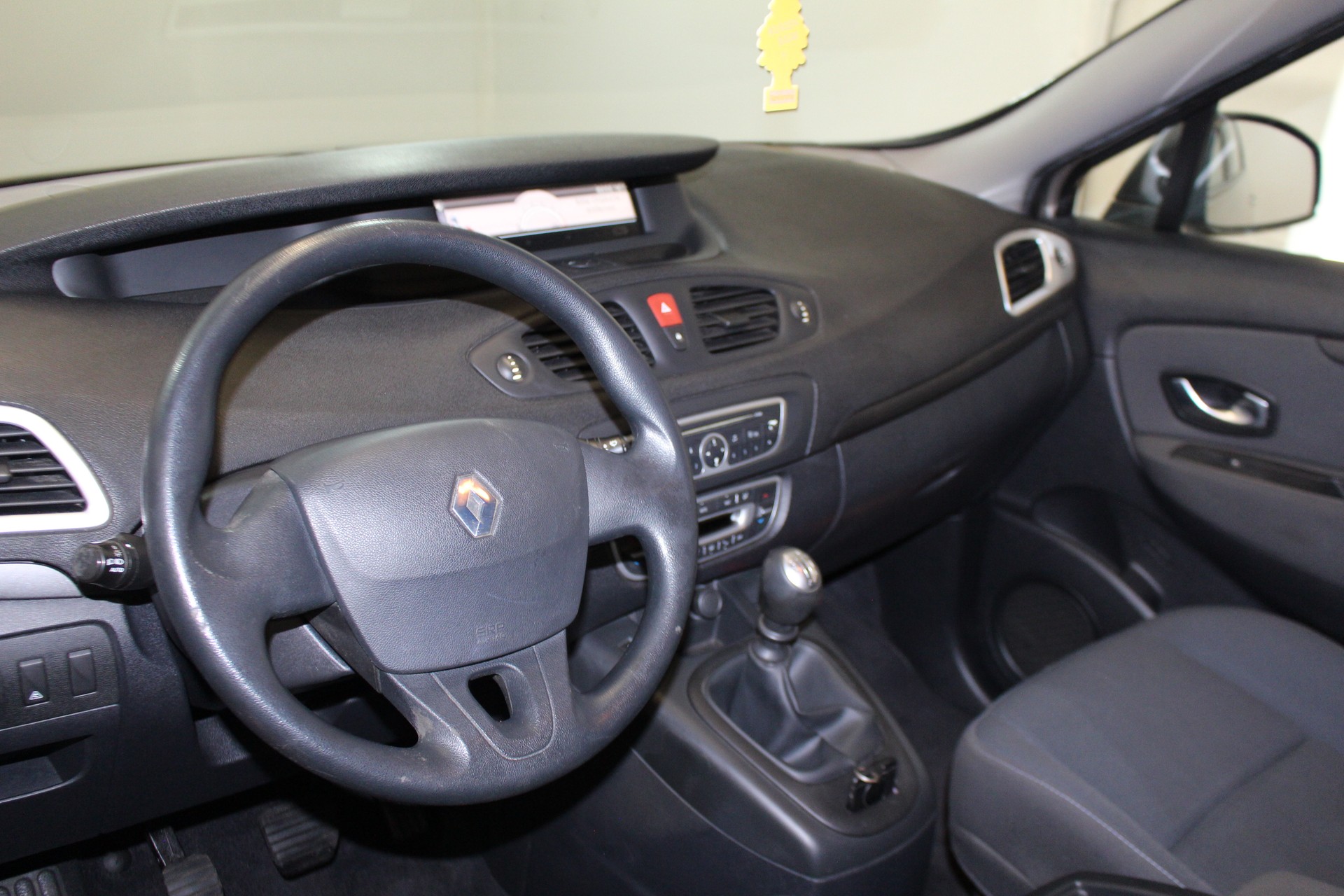 RENAULT Grand Scénic 1.6 110 Expression 5P-image-11