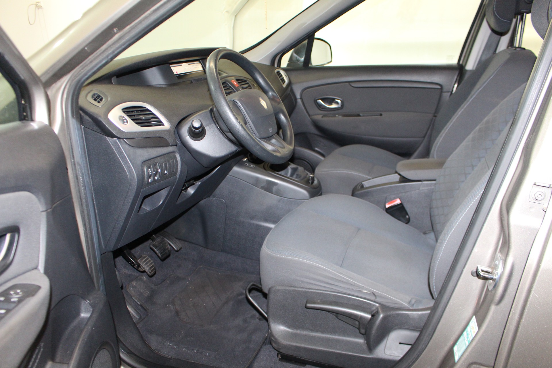 RENAULT Grand Scénic 1.6 110 Expression 5P-image-6