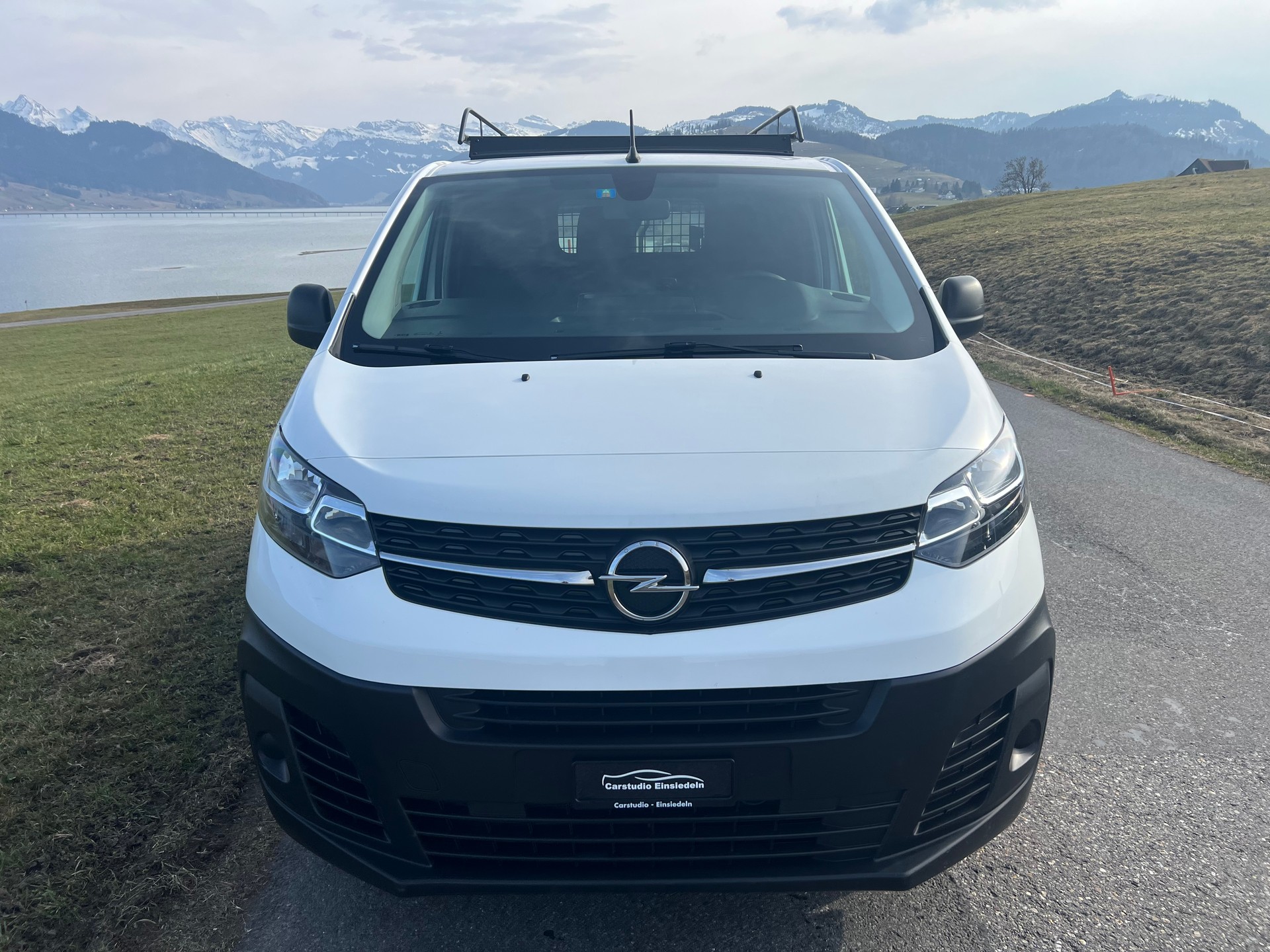 OPEL Vivaro Cargo 1.5 CDTI Inkl. Innenausbau!-image-1