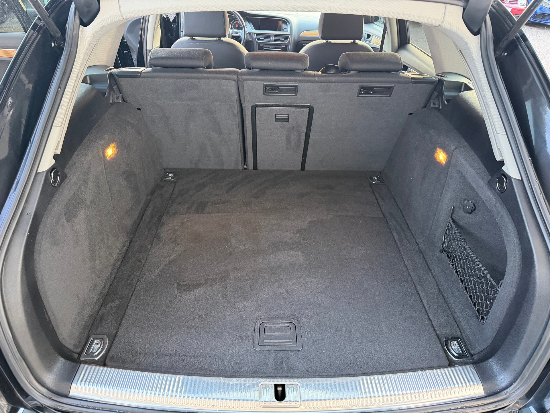 AUDI A4 allroad 3.0 TDI quattro S-tronic-image-8