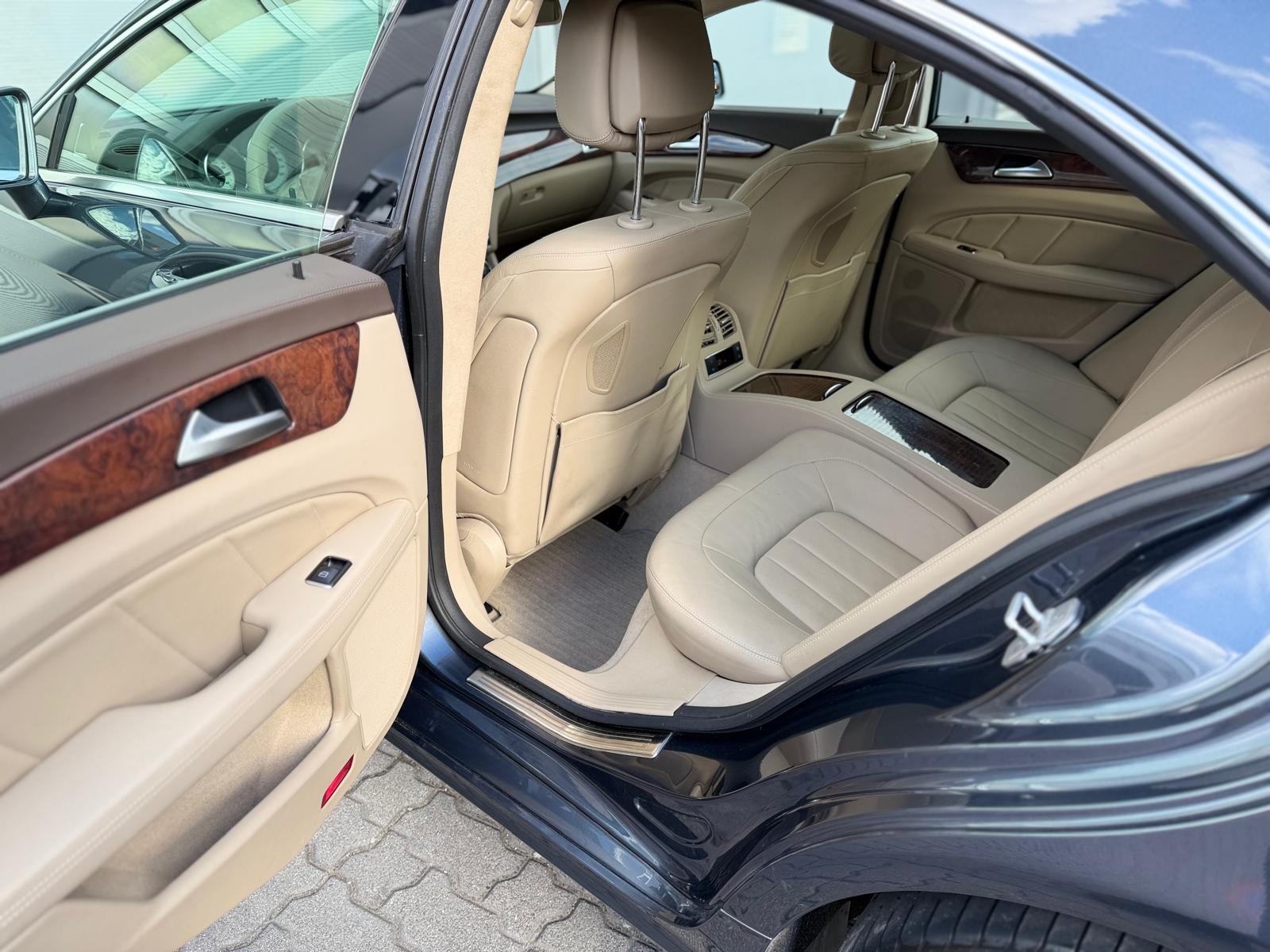MERCEDES-BENZ CLS 350 CDI Executive 4Matic 7G-Tronic-image-23