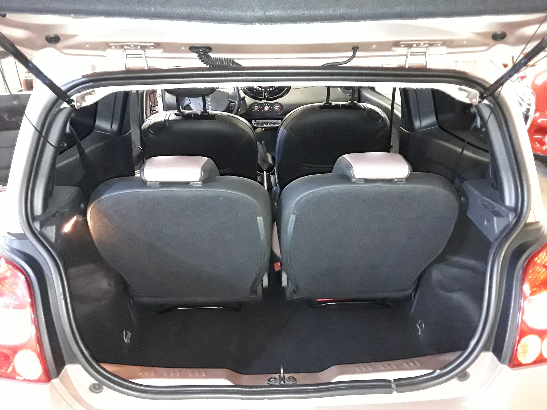 RENAULT Twingo 1.2 16V Miss Sixty-image-7