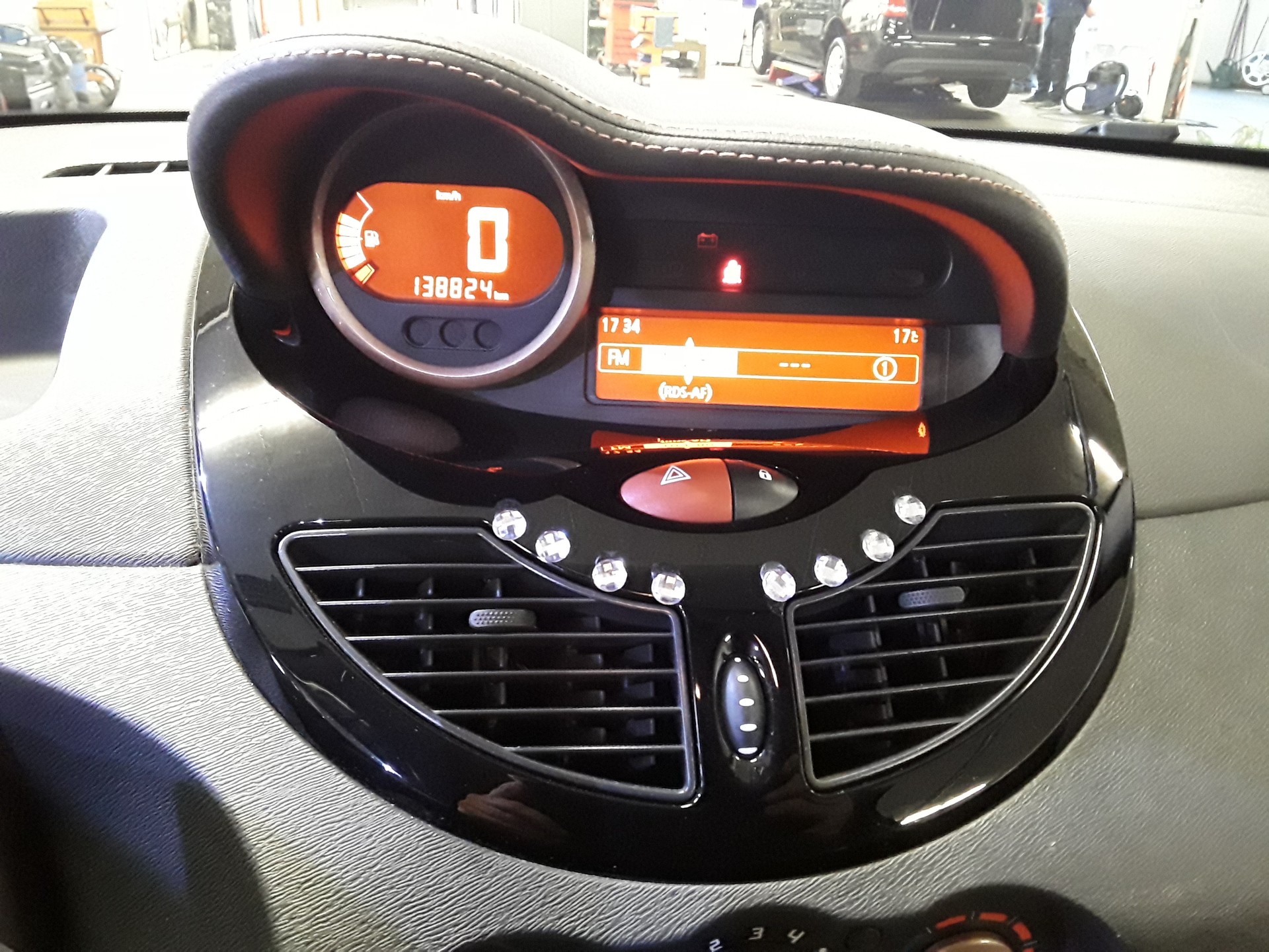 RENAULT Twingo 1.2 16V Miss Sixty-image-11