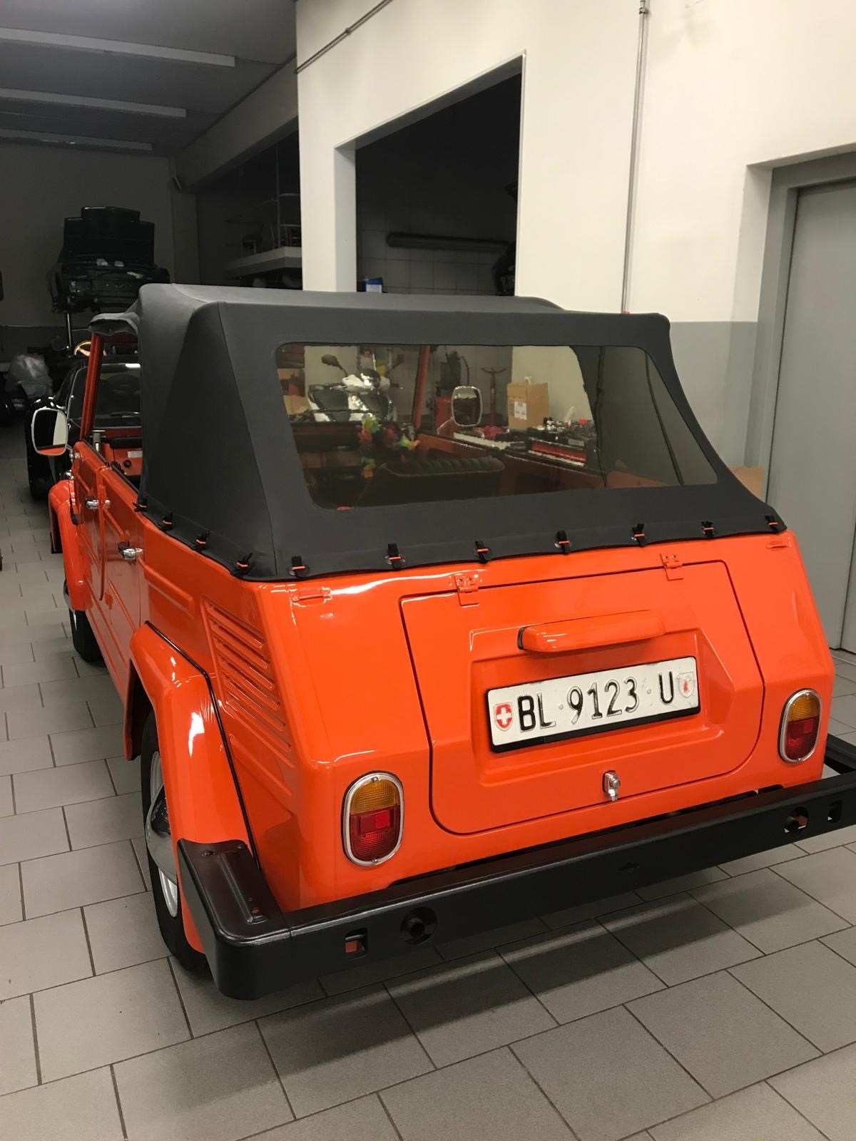 VW VW 18-showroom-element-3