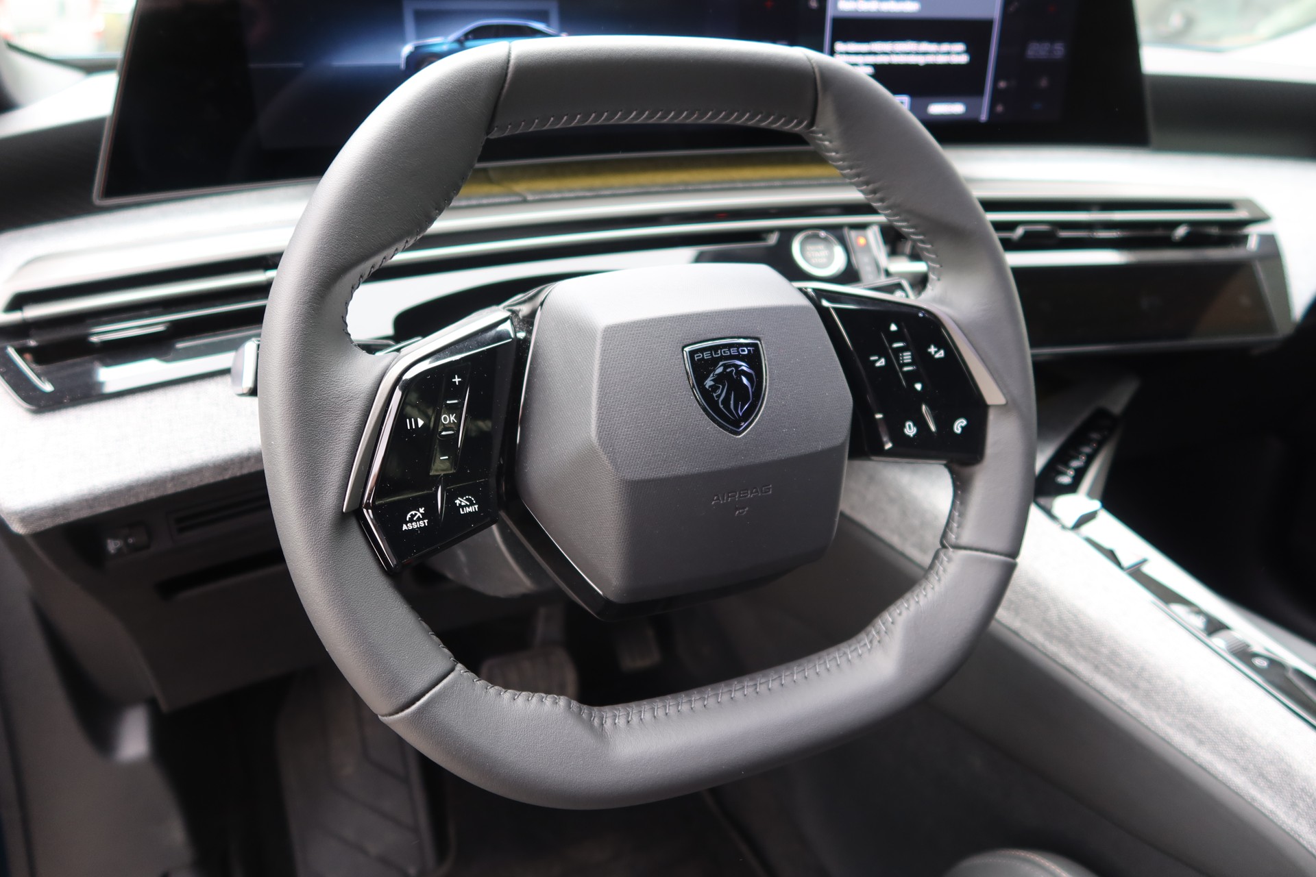 PEUGEOT 3008 73kWh Allure-image-8
