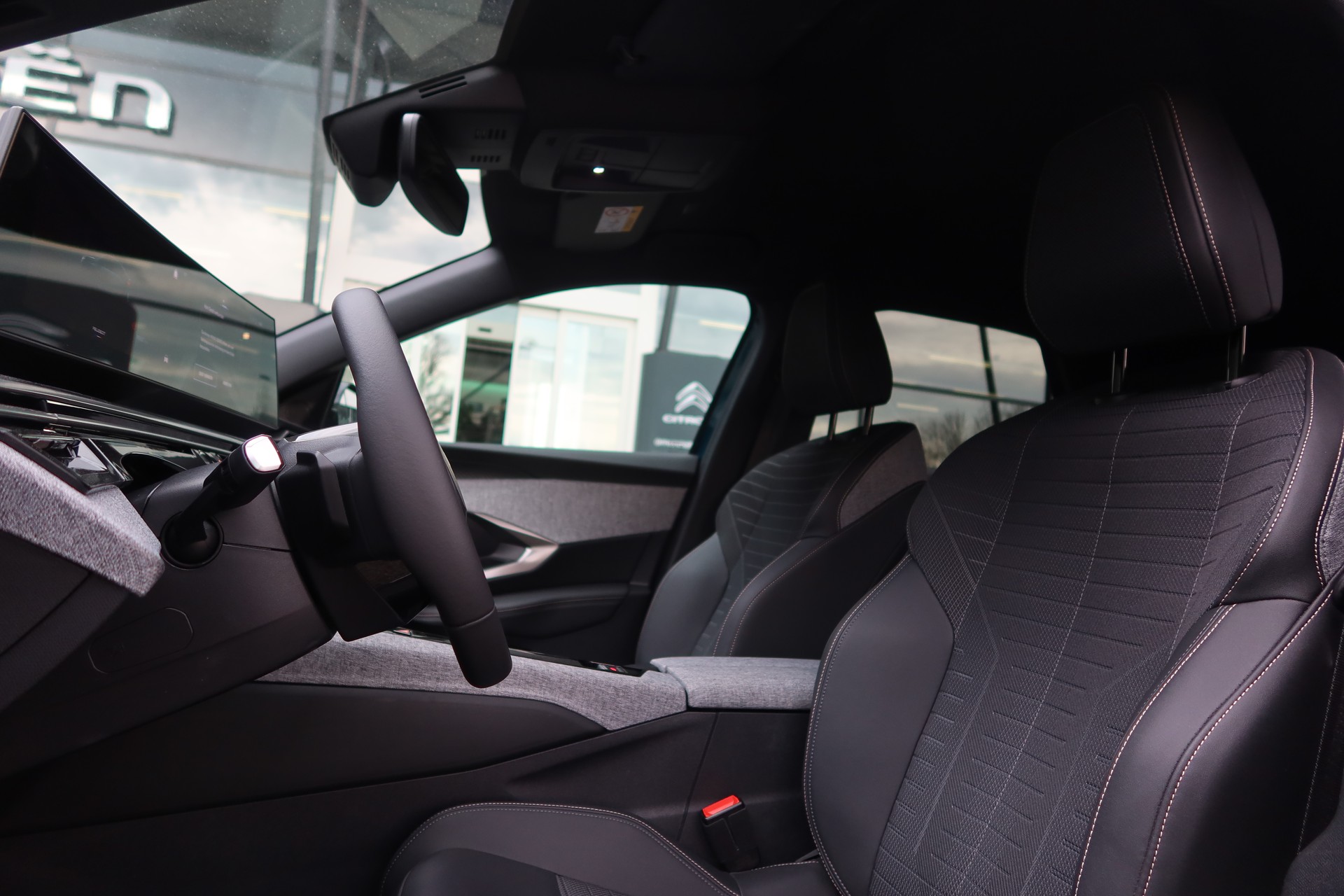 PEUGEOT 3008 73kWh Allure-image-10