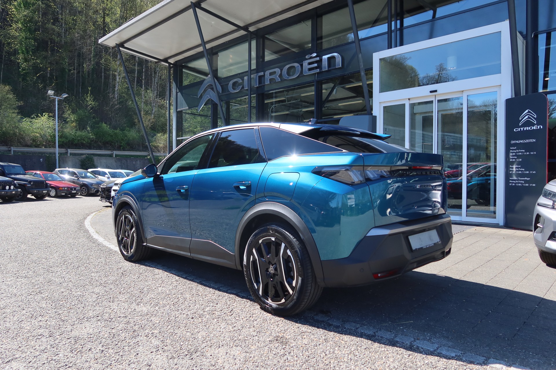 PEUGEOT 3008 73kWh Allure-image-5