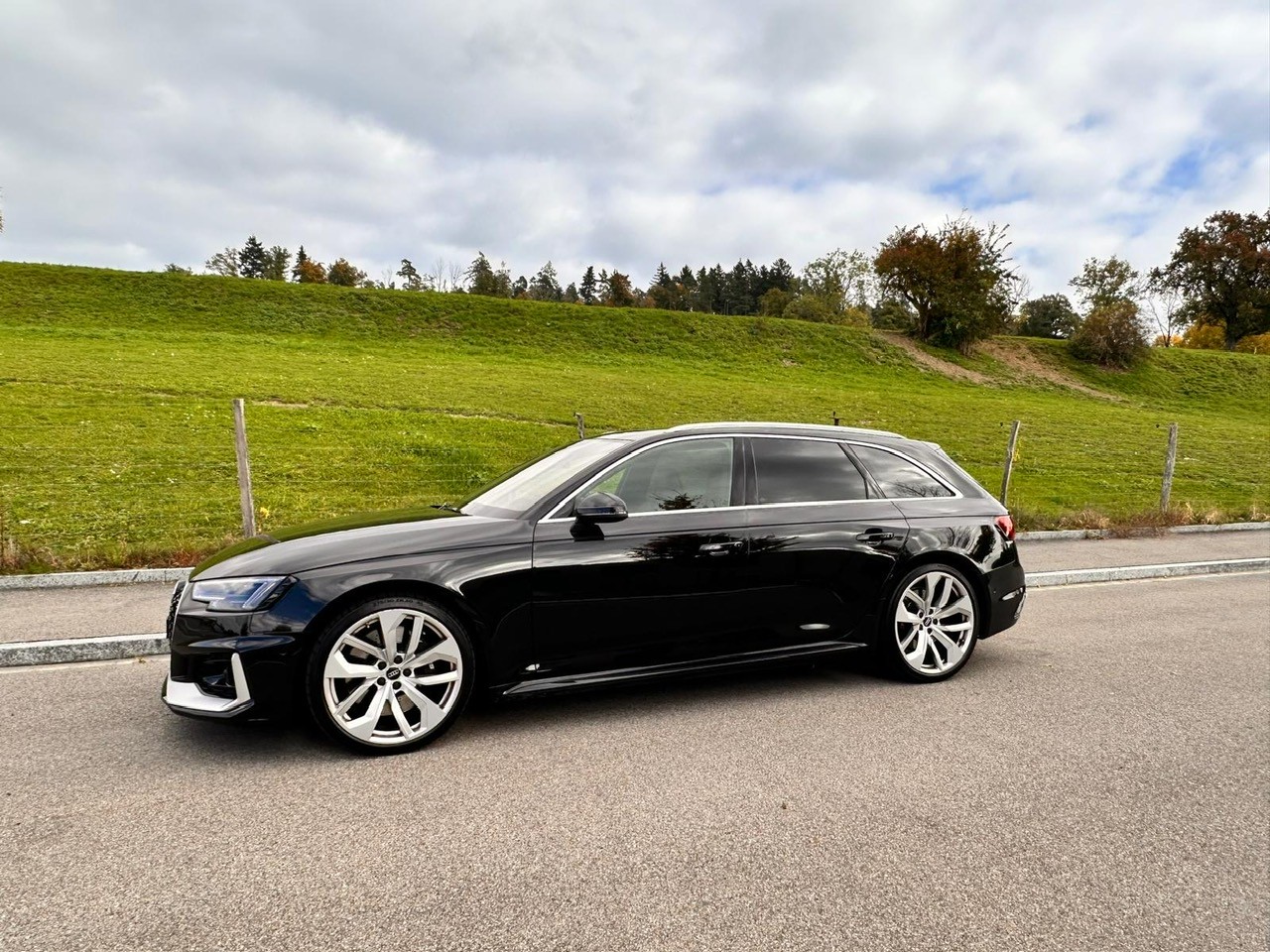 AUDI RS4 Avant 2.9 TFSI quattro tiptronic-image-1