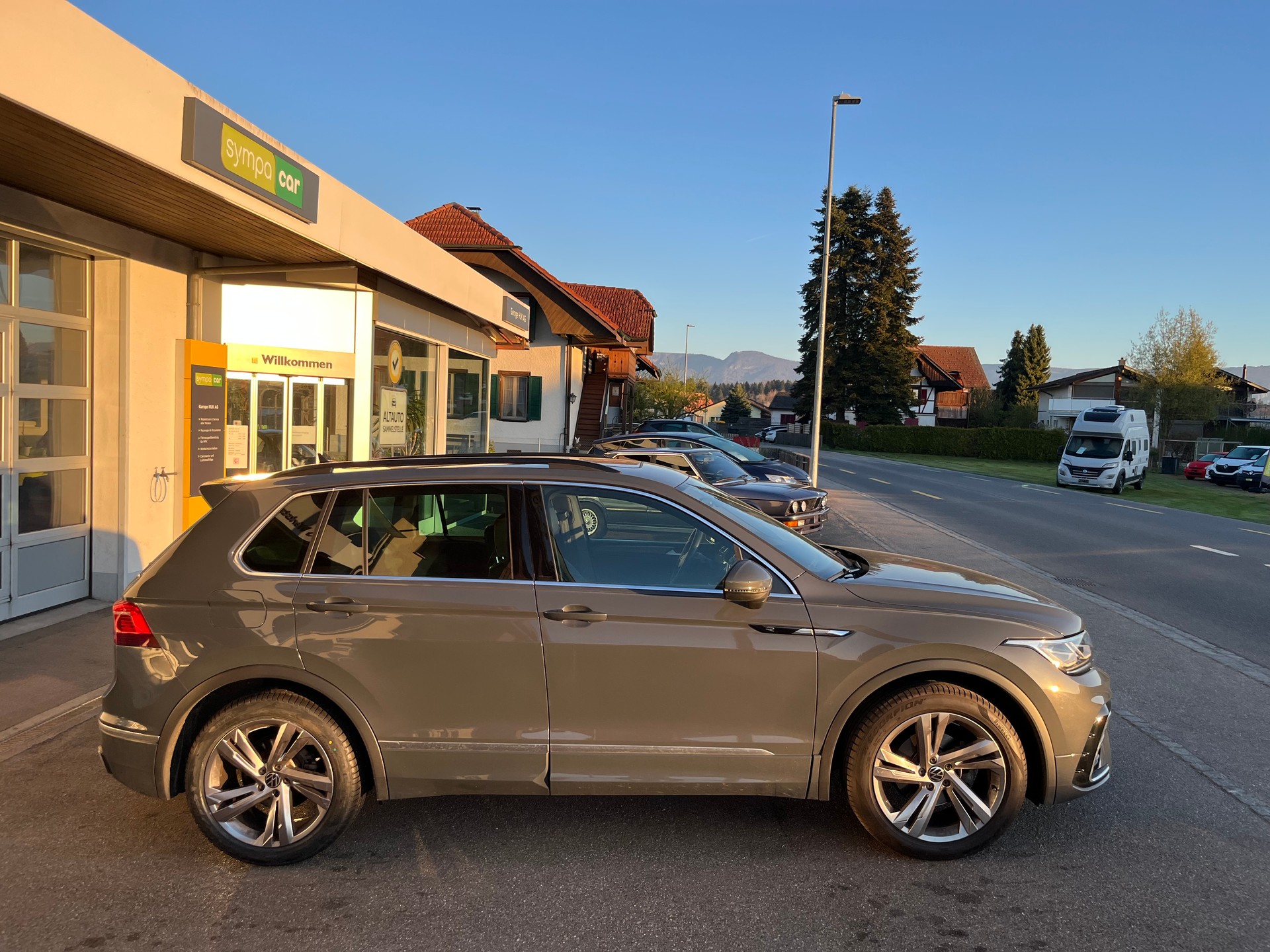 VW Tiguan 1.5TSI R-LINE DSG-showroom-element-3