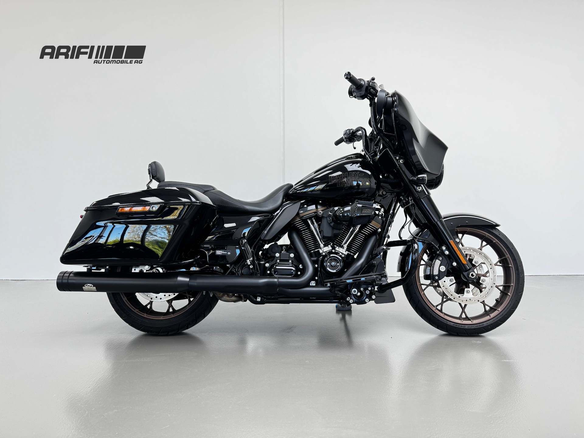 HARLEY-DAVIDSON FLHXST Street Glide ST 117