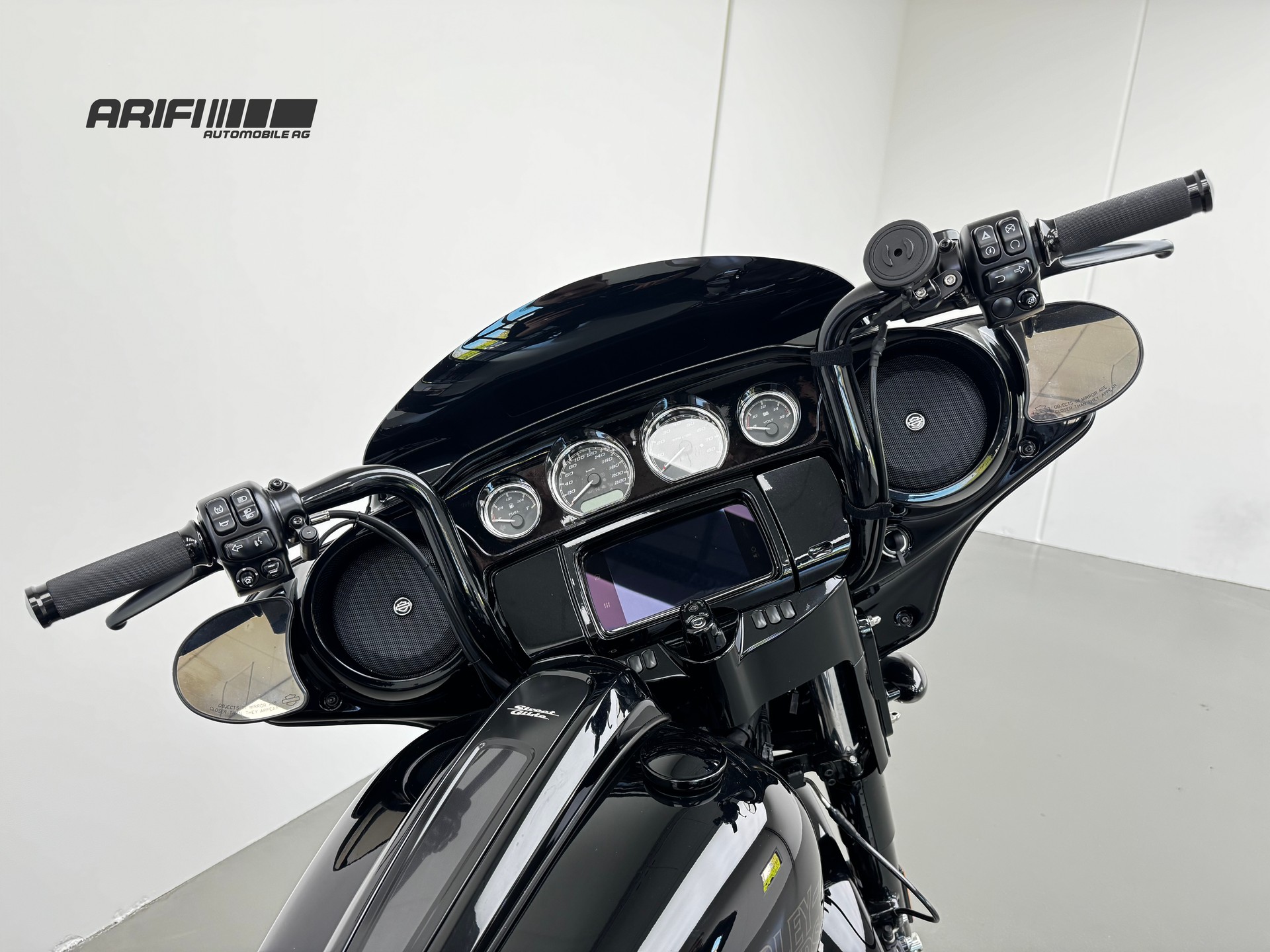 HARLEY-DAVIDSON FLHXST Street Glide ST 117-image-8