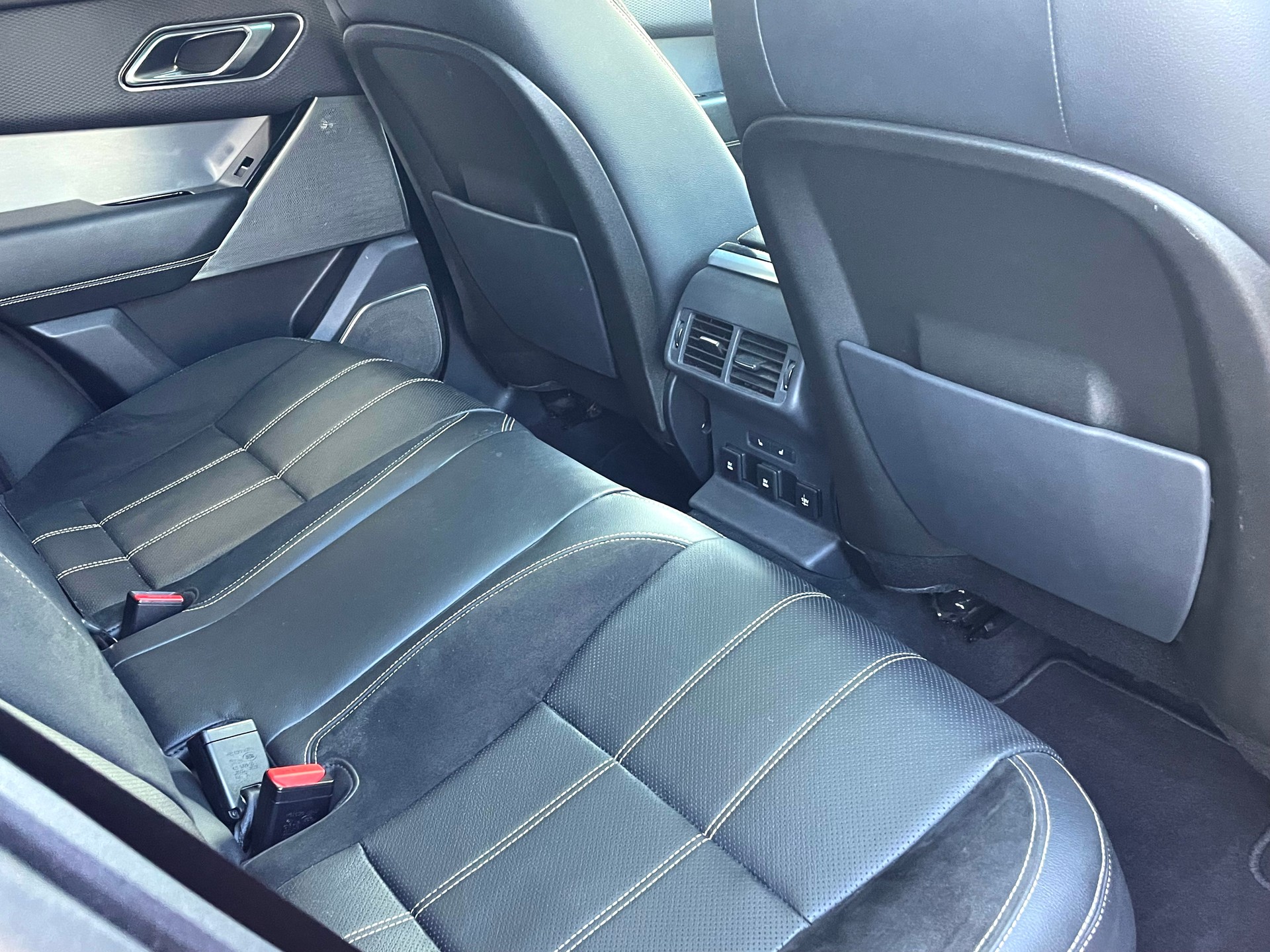 LAND ROVER Range Rover Velar R-Dynamic D 180 Automatic-image-12