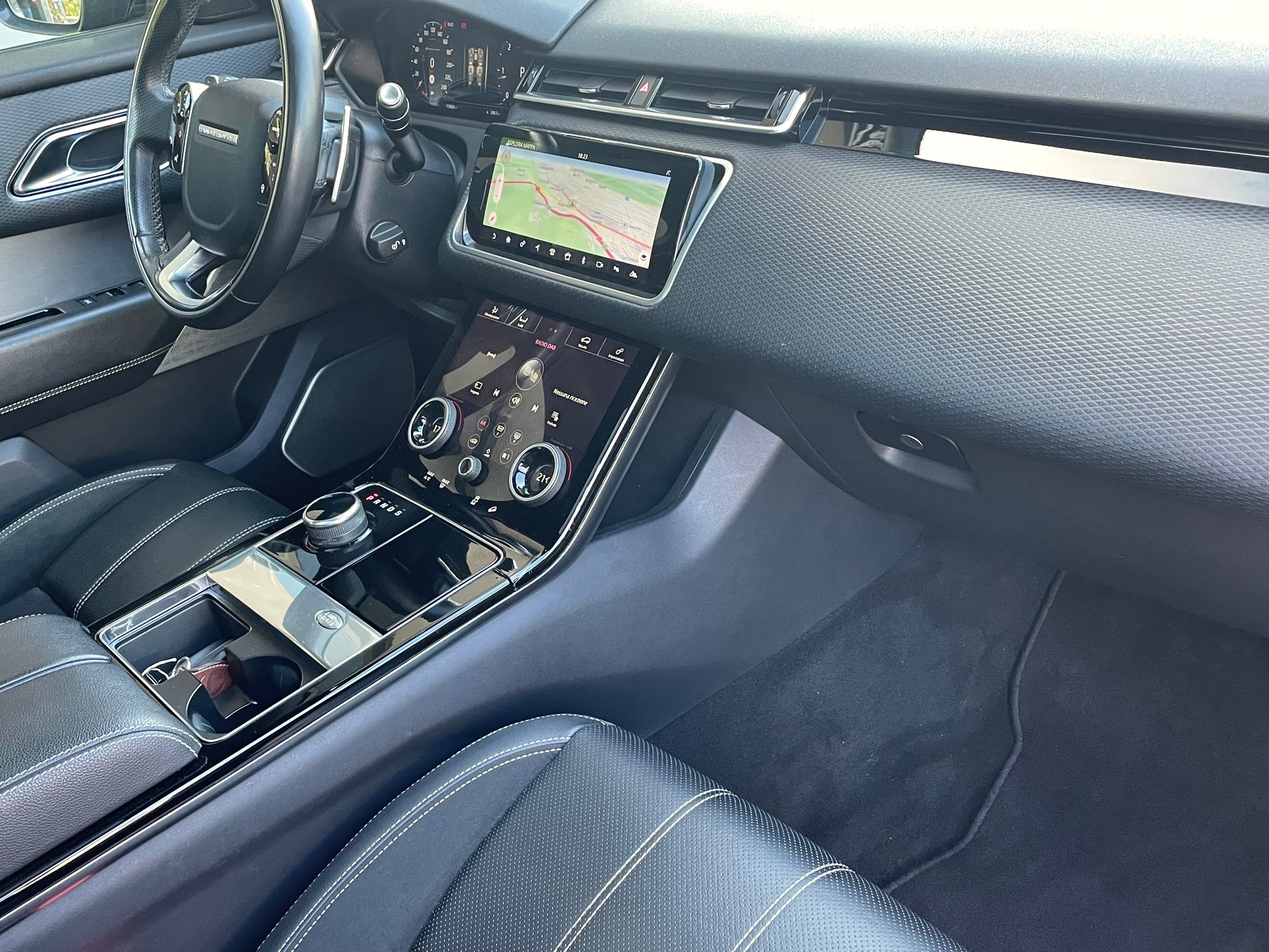 LAND ROVER Range Rover Velar R-Dynamic D 180 Automatic-image-13