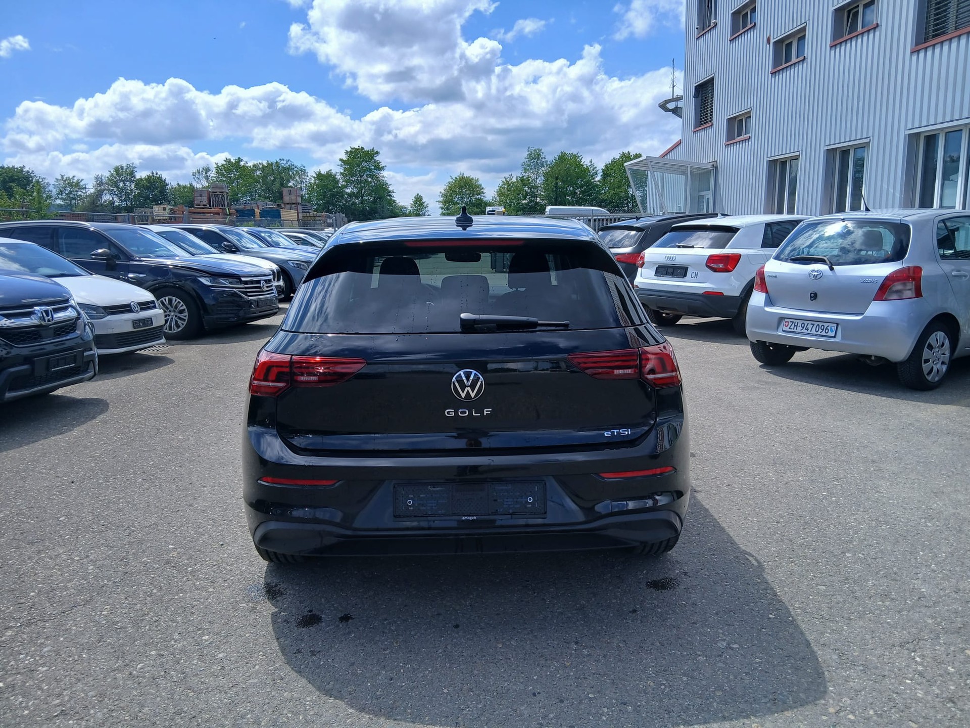 VW Golf 1.5 TSI MHEV United DSG/ Blechschade Seite Recht-image-11
