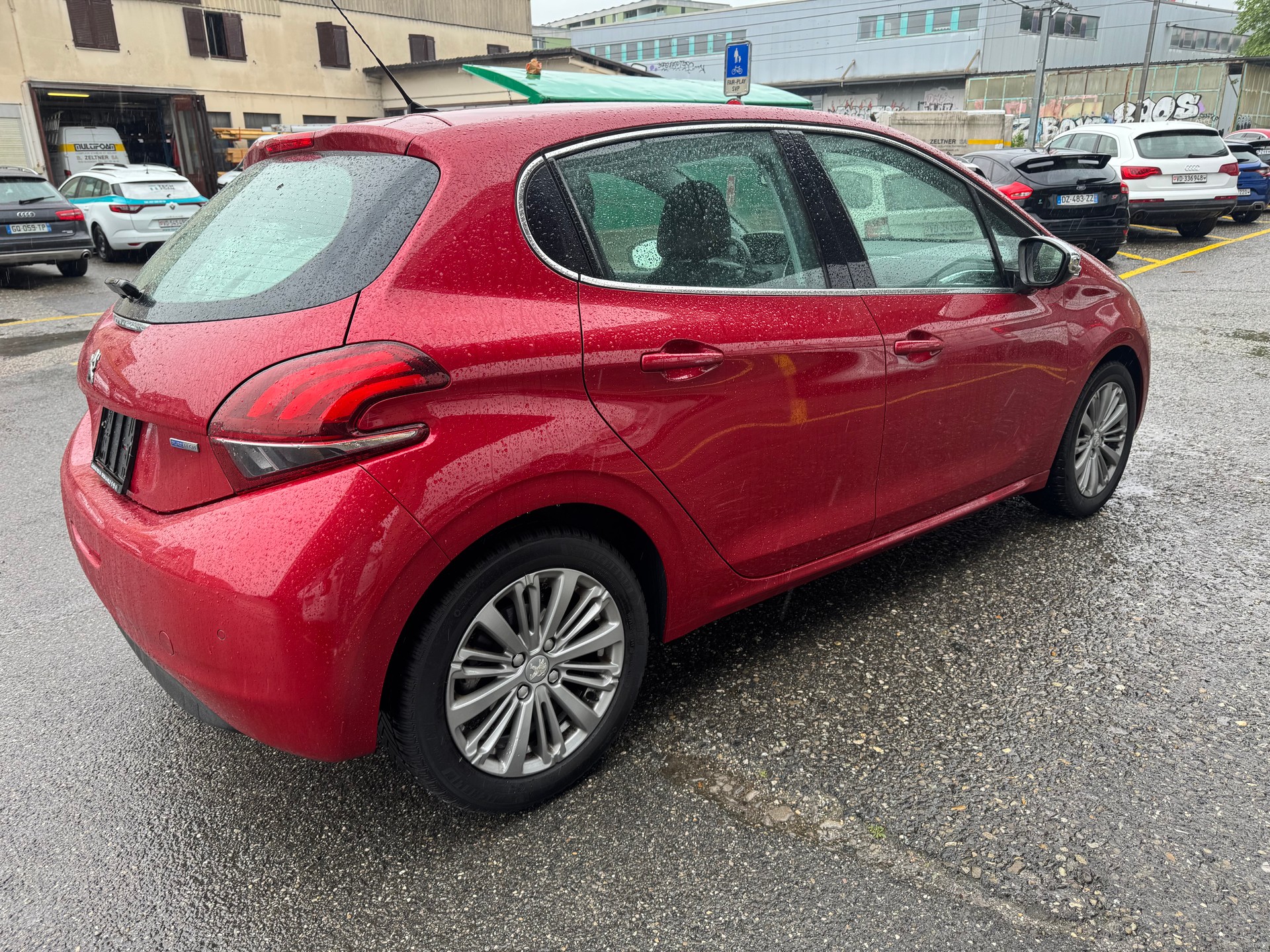 PEUGEOT 208 1.2 PureTech Active EAT6-image-4